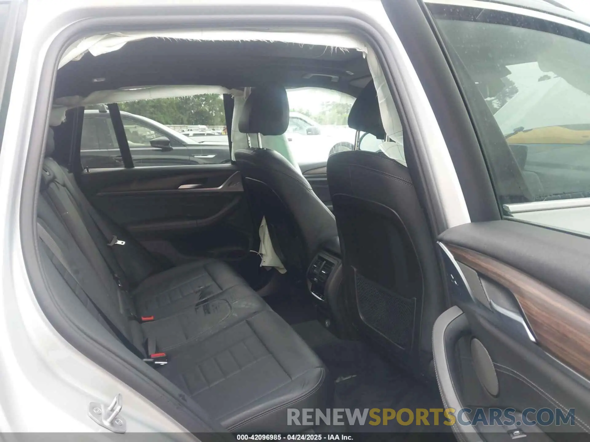 8 Photograph of a damaged car 5UXTR7C55KLR47196 BMW X3 2019