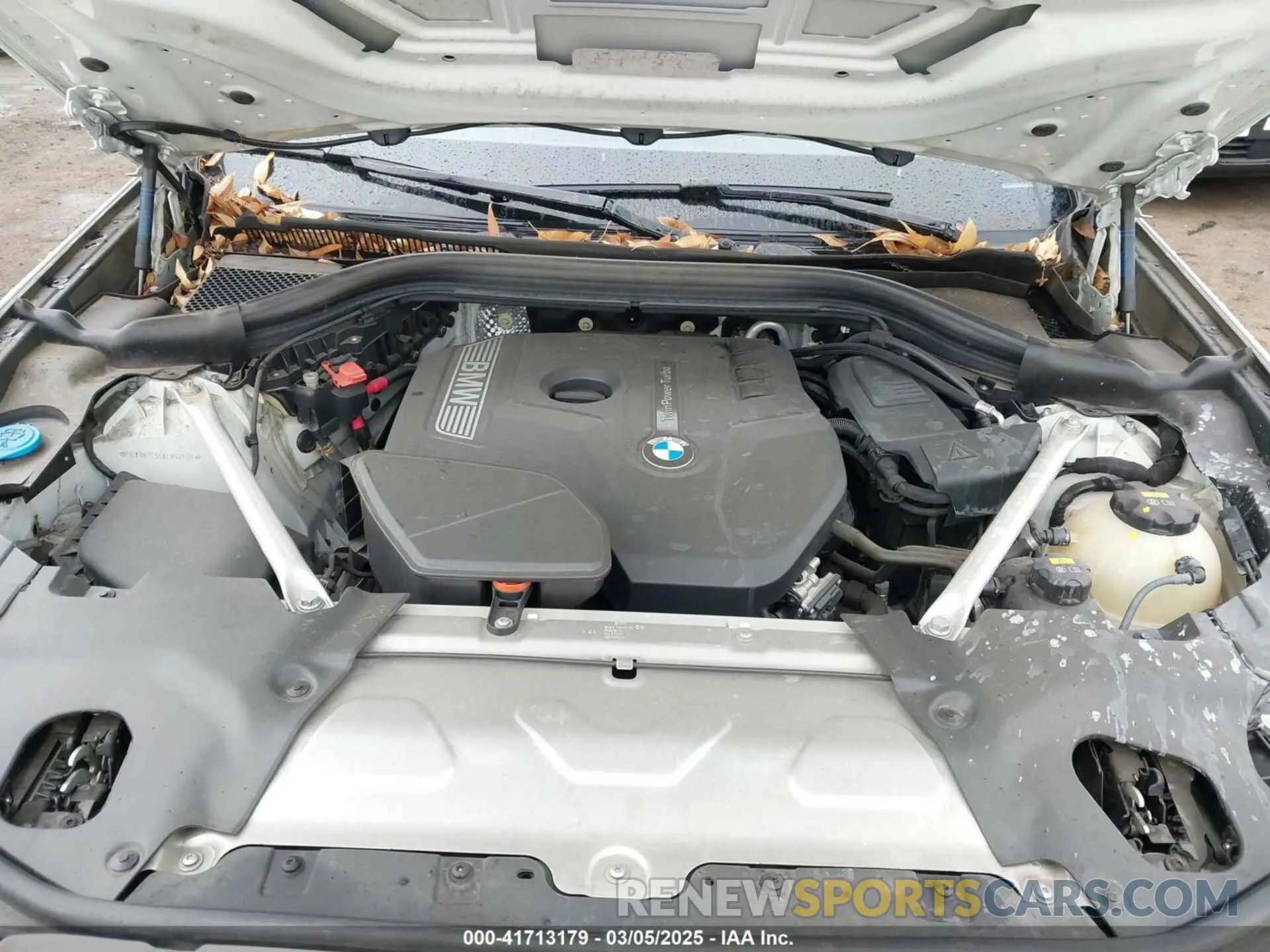 10 Photograph of a damaged car 5UXTR7C55KLR52589 BMW X3 2019