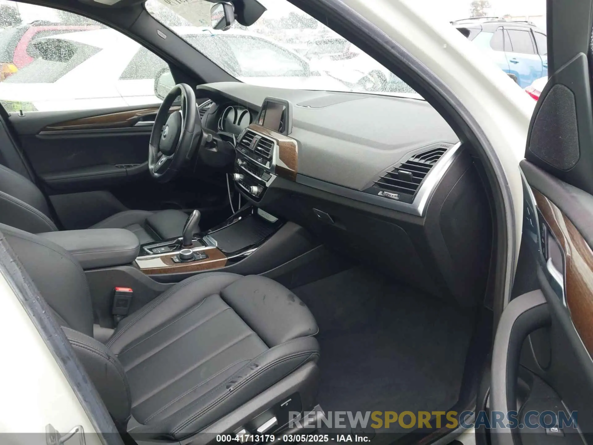 5 Photograph of a damaged car 5UXTR7C55KLR52589 BMW X3 2019