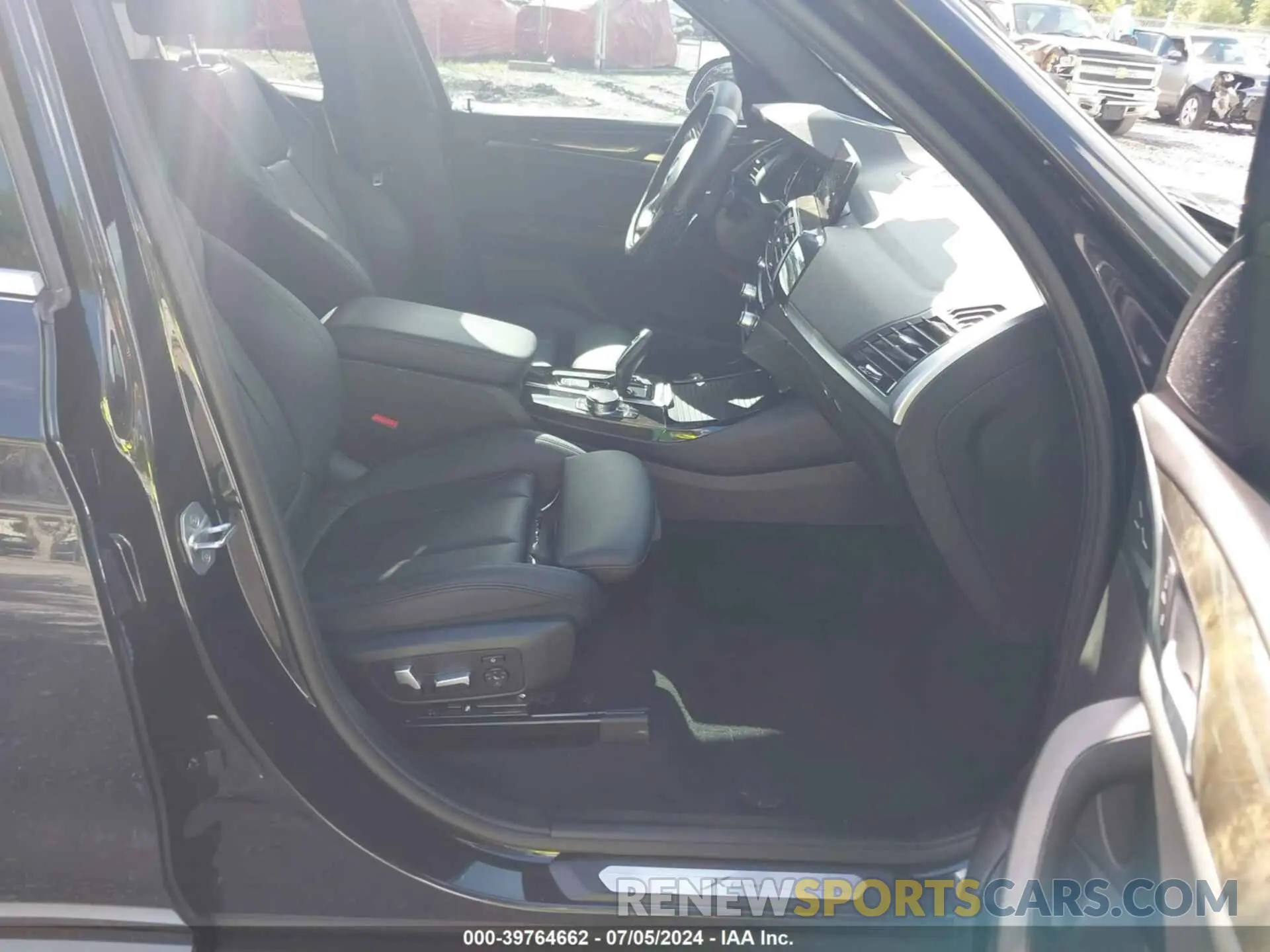 5 Photograph of a damaged car 5UXTR7C56KLF23433 BMW X3 2019
