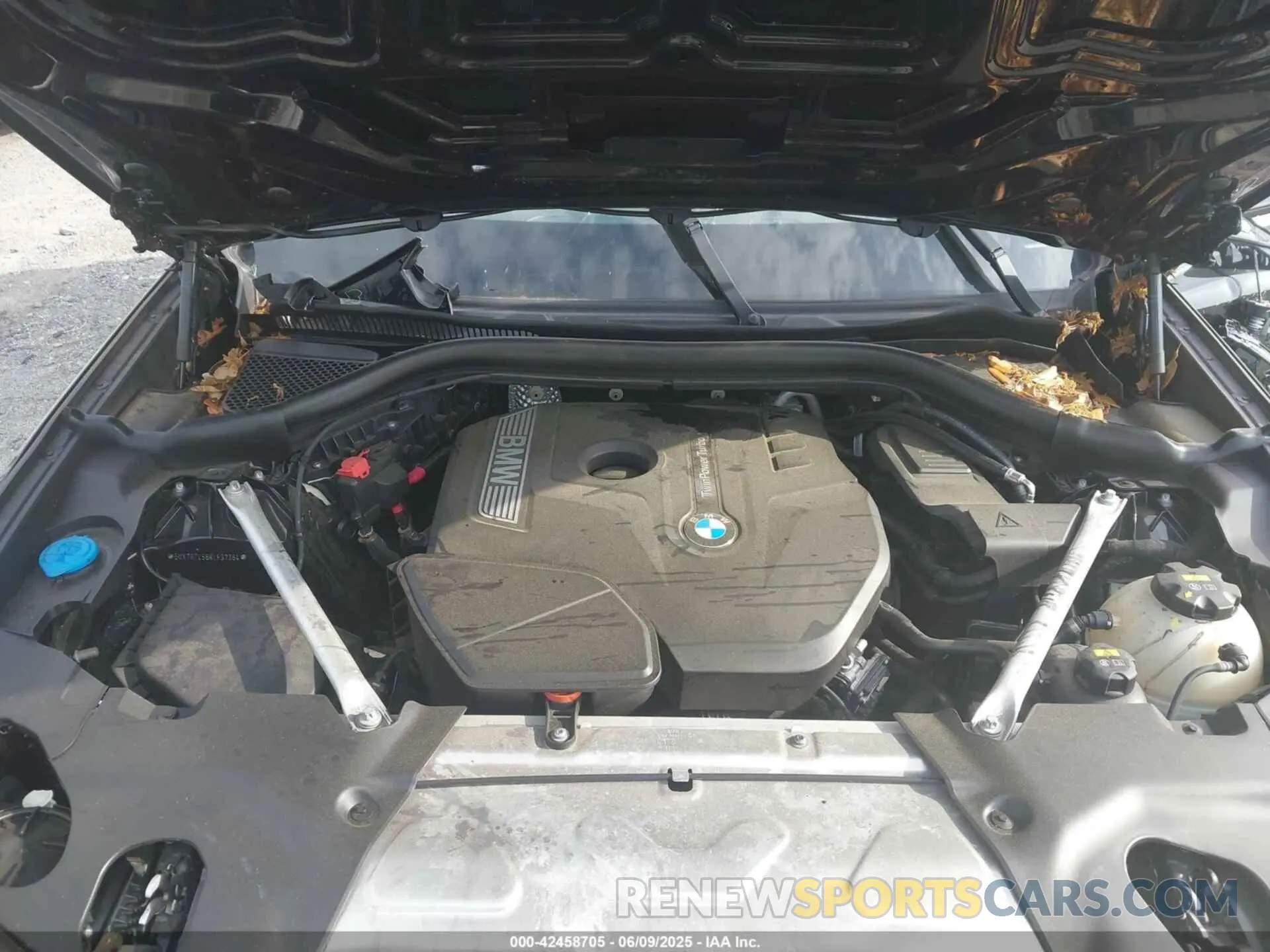 10 Photograph of a damaged car 5UXTR7C56KLF37364 BMW X3 2019