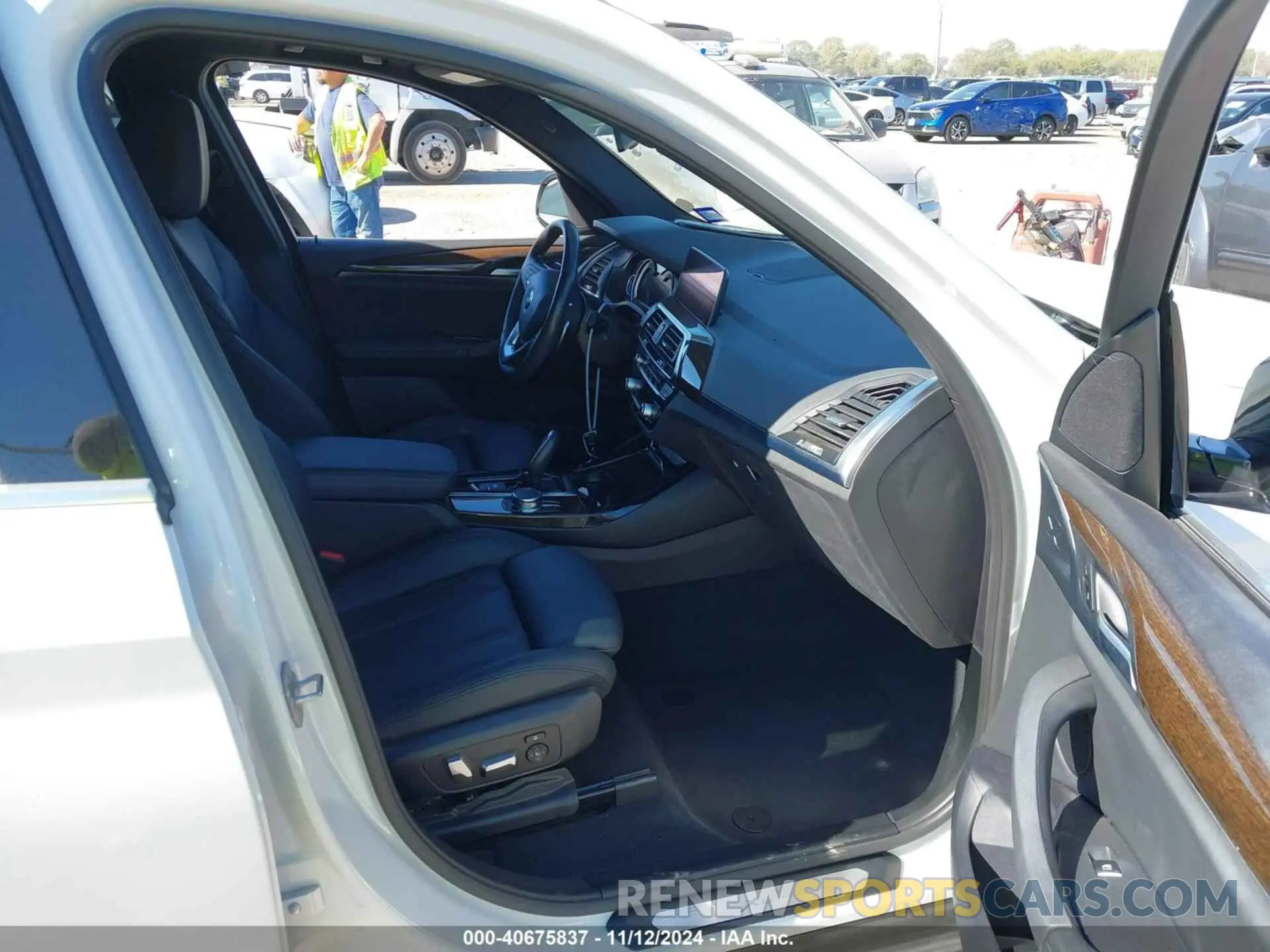 5 Photograph of a damaged car 5UXTR7C56KLR43805 BMW X3 2019