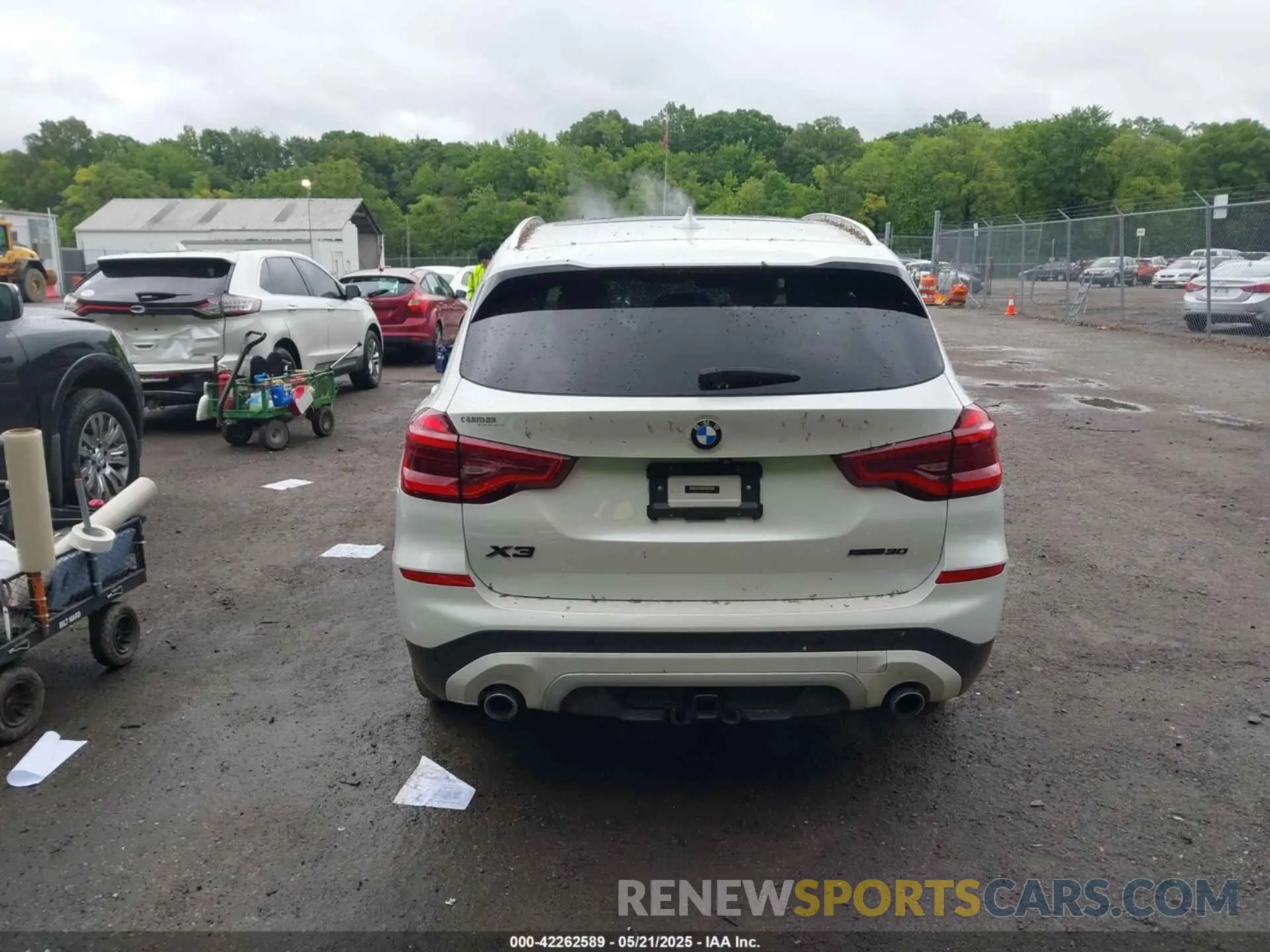 17 Photograph of a damaged car 5UXTR7C56KLR47112 BMW X3 2019