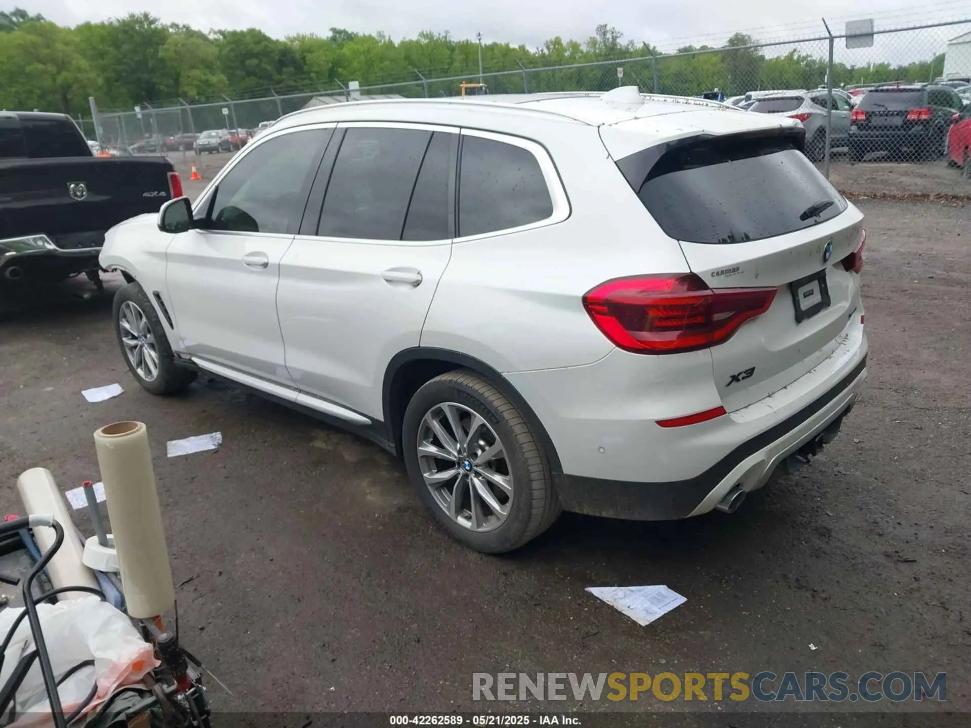 3 Photograph of a damaged car 5UXTR7C56KLR47112 BMW X3 2019