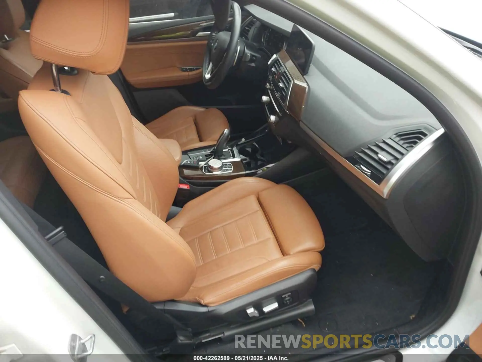 5 Photograph of a damaged car 5UXTR7C56KLR47112 BMW X3 2019