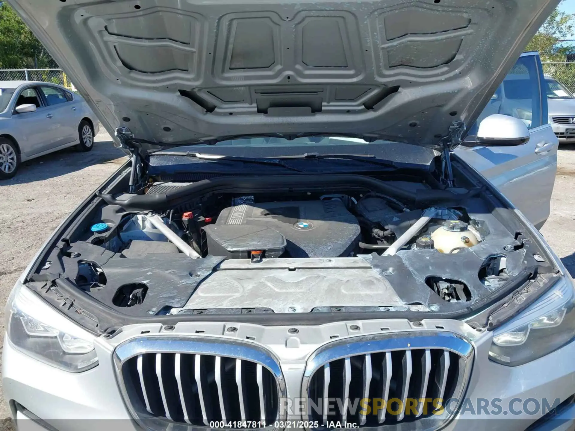 10 Photograph of a damaged car 5UXTR7C56KLR50818 BMW X3 2019