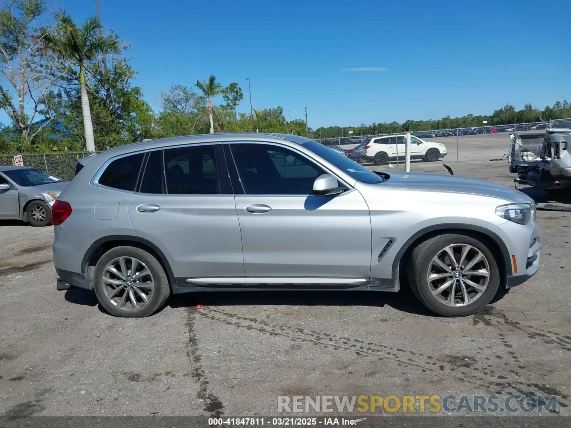 13 Photograph of a damaged car 5UXTR7C56KLR50818 BMW X3 2019