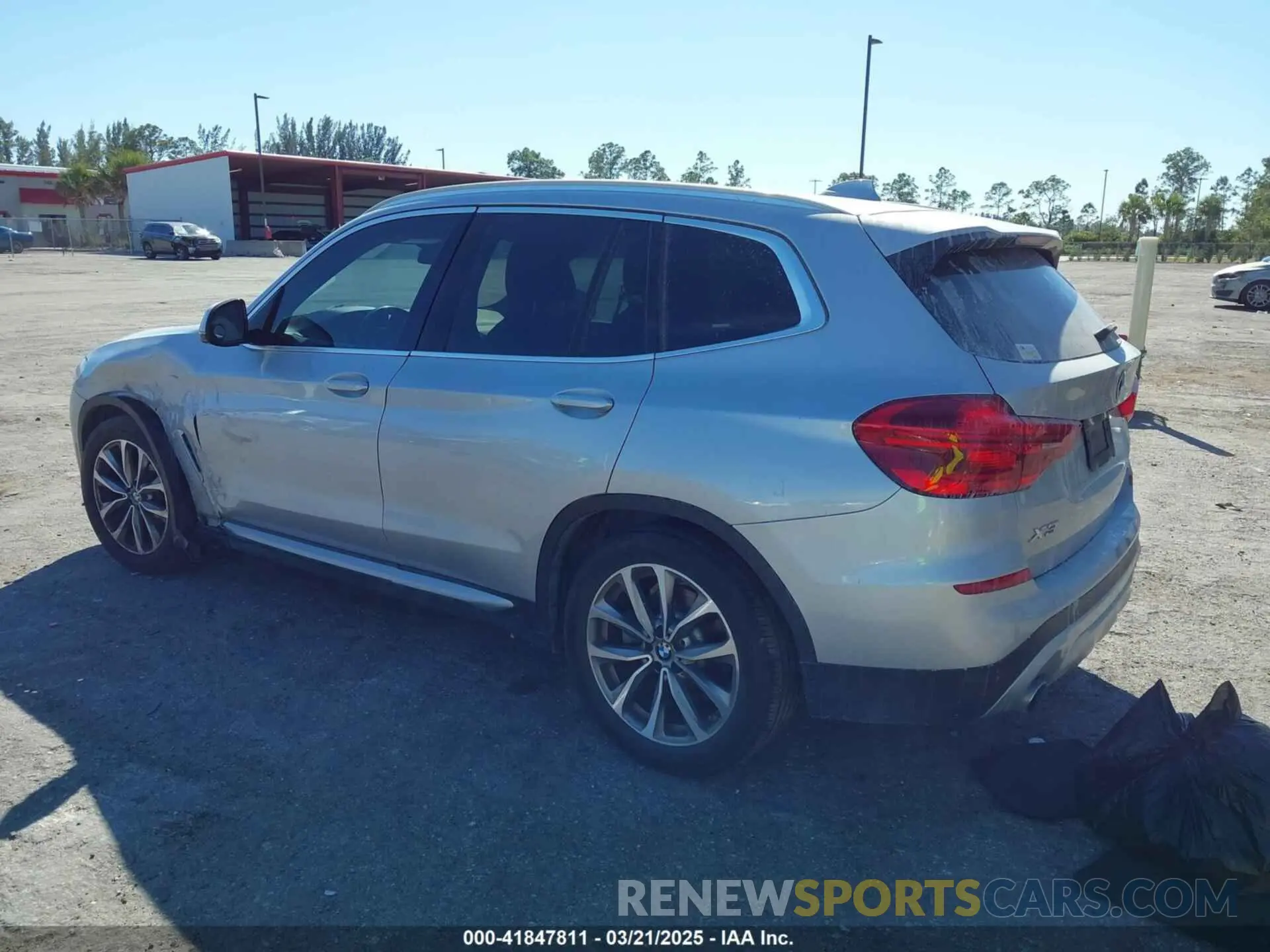 3 Photograph of a damaged car 5UXTR7C56KLR50818 BMW X3 2019