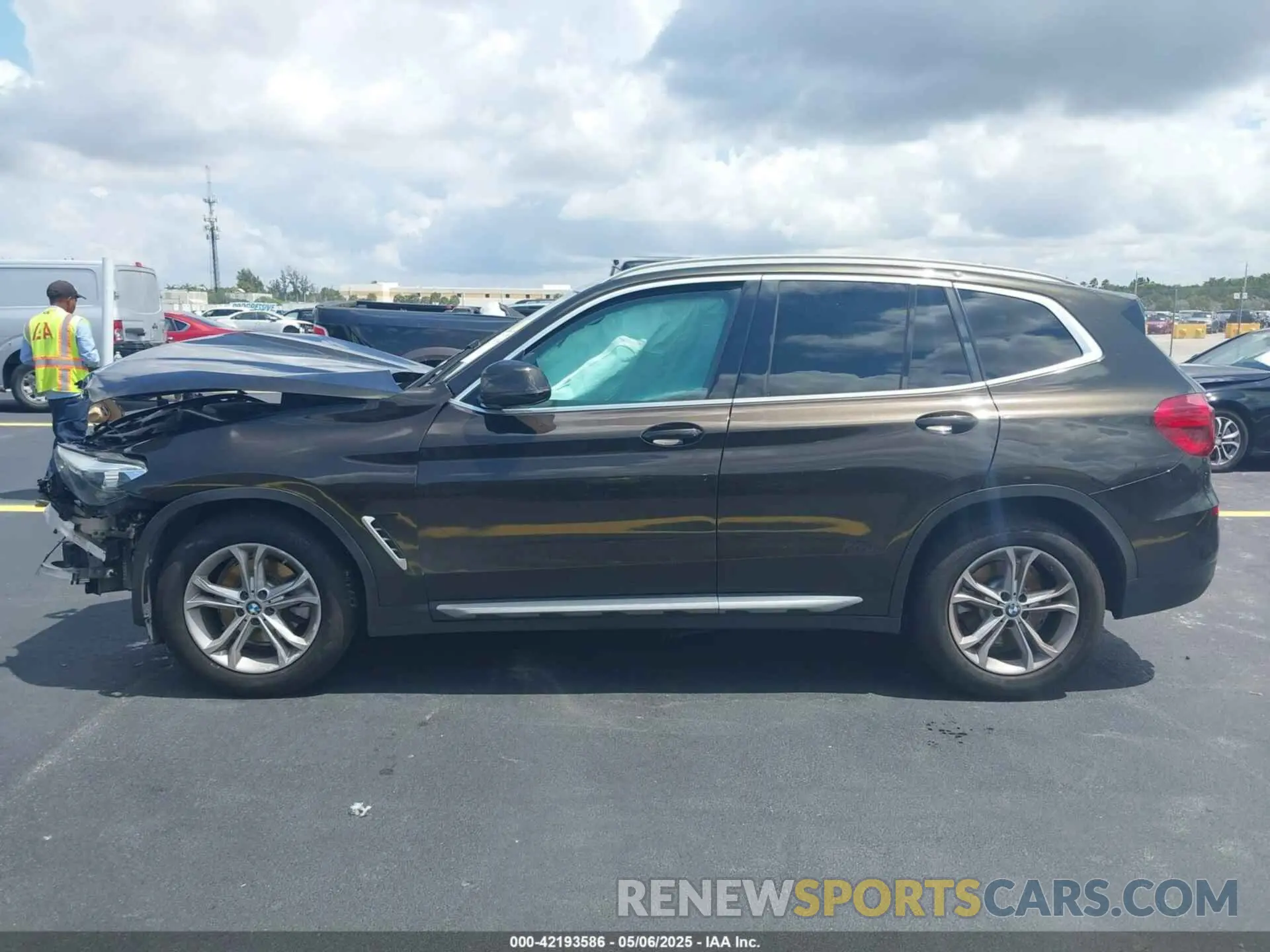 14 Photograph of a damaged car 5UXTR7C56KLR51693 BMW X3 2019