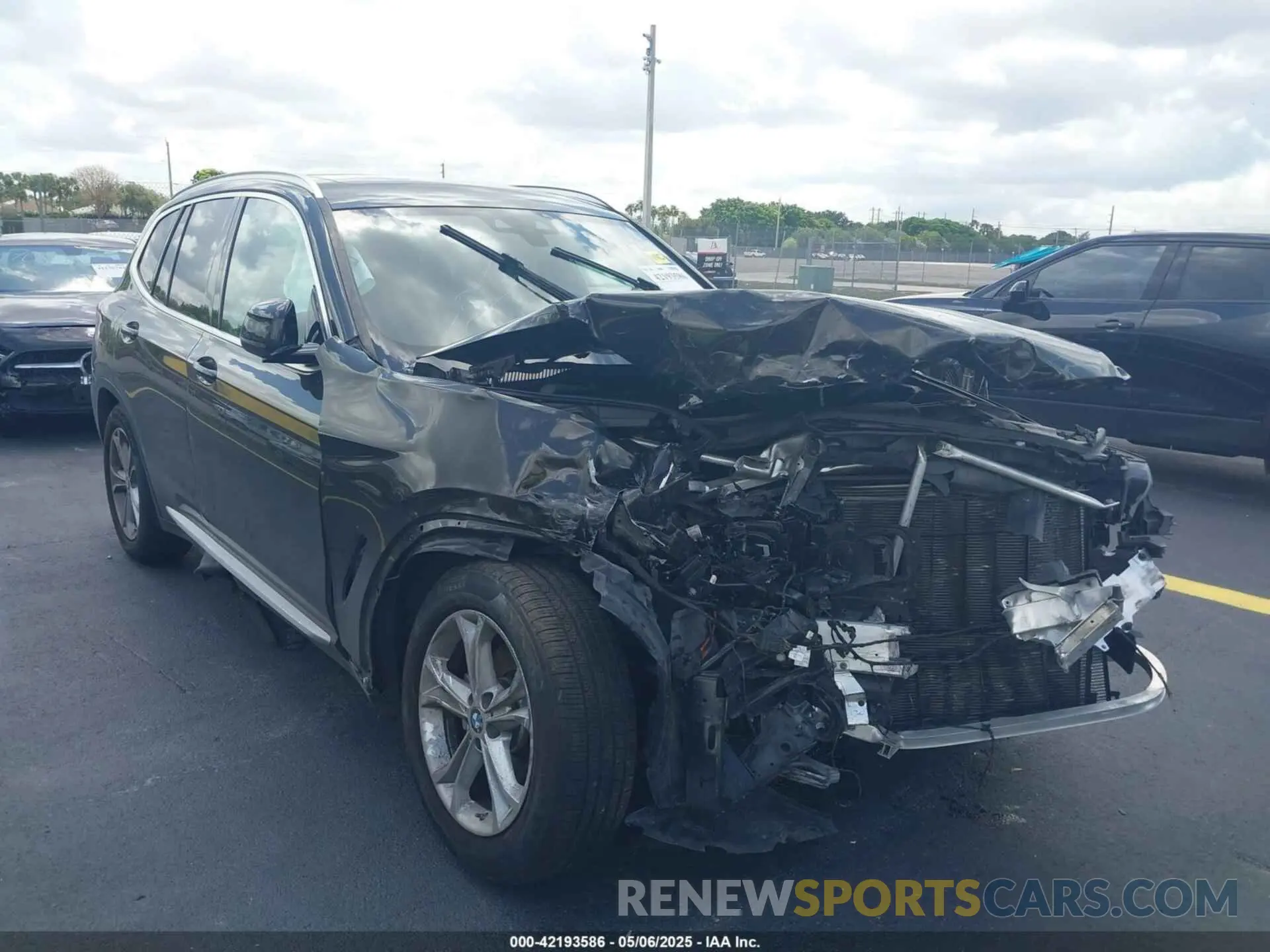 6 Photograph of a damaged car 5UXTR7C56KLR51693 BMW X3 2019