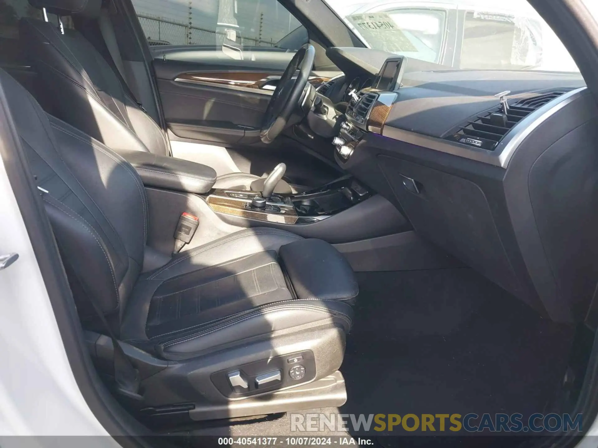 5 Photograph of a damaged car 5UXTR7C57KLF24302 BMW X3 2019