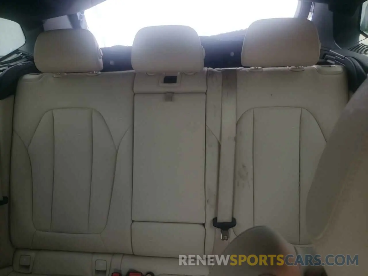 10 Photograph of a damaged car 5UXTR7C57KLF26082 BMW X3 2019