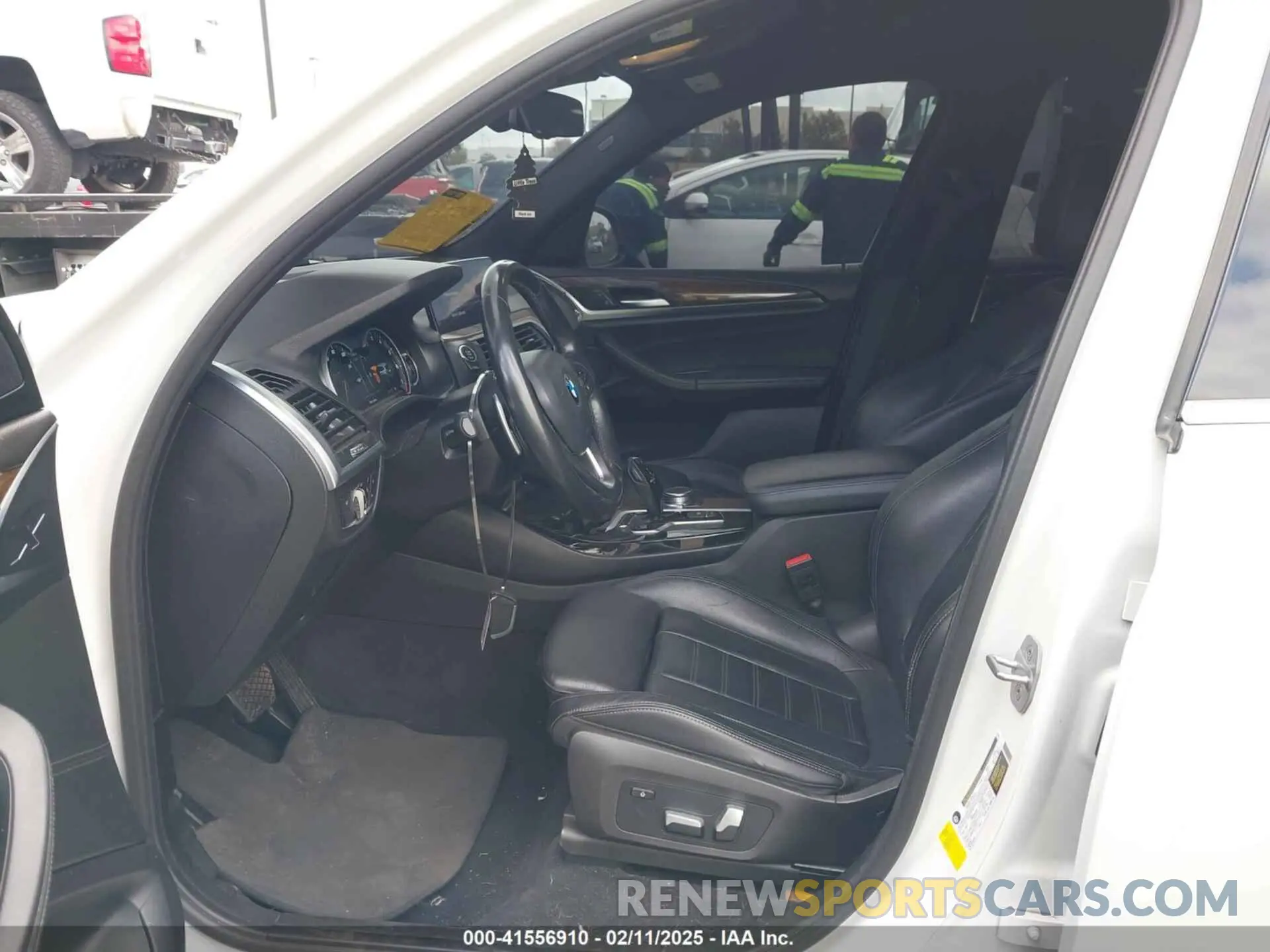 5 Photograph of a damaged car 5UXTR7C57KLF26406 BMW X3 2019