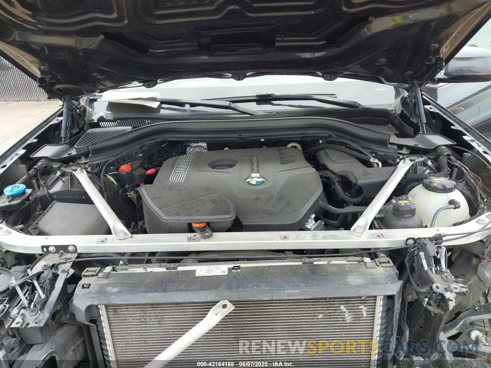 10 Photograph of a damaged car 5UXTR7C58KLE96414 BMW X3 2019
