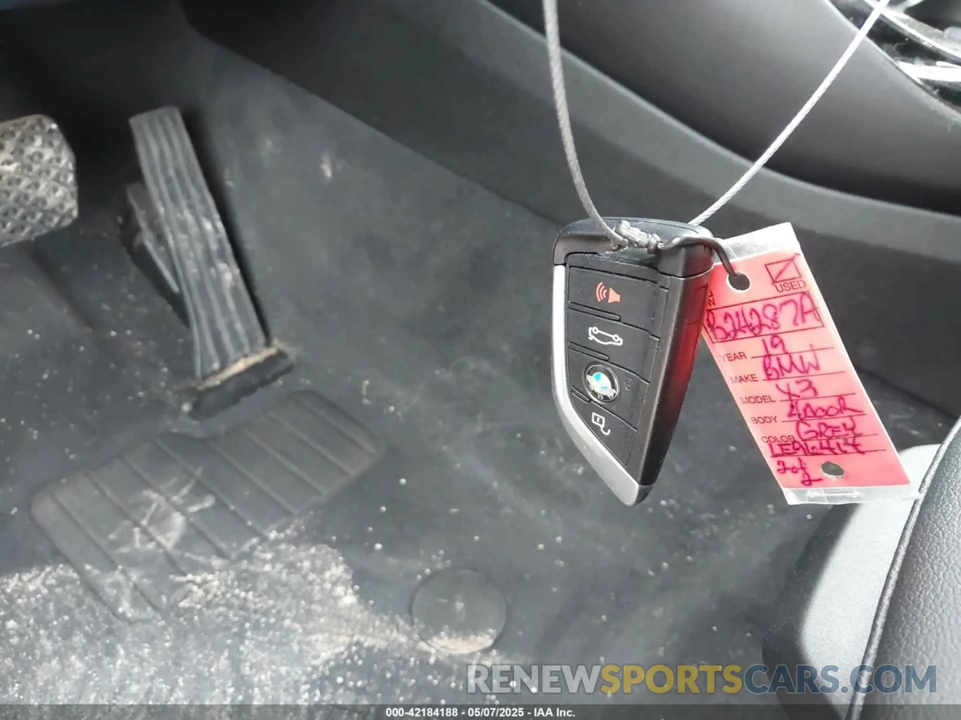11 Photograph of a damaged car 5UXTR7C58KLE96414 BMW X3 2019