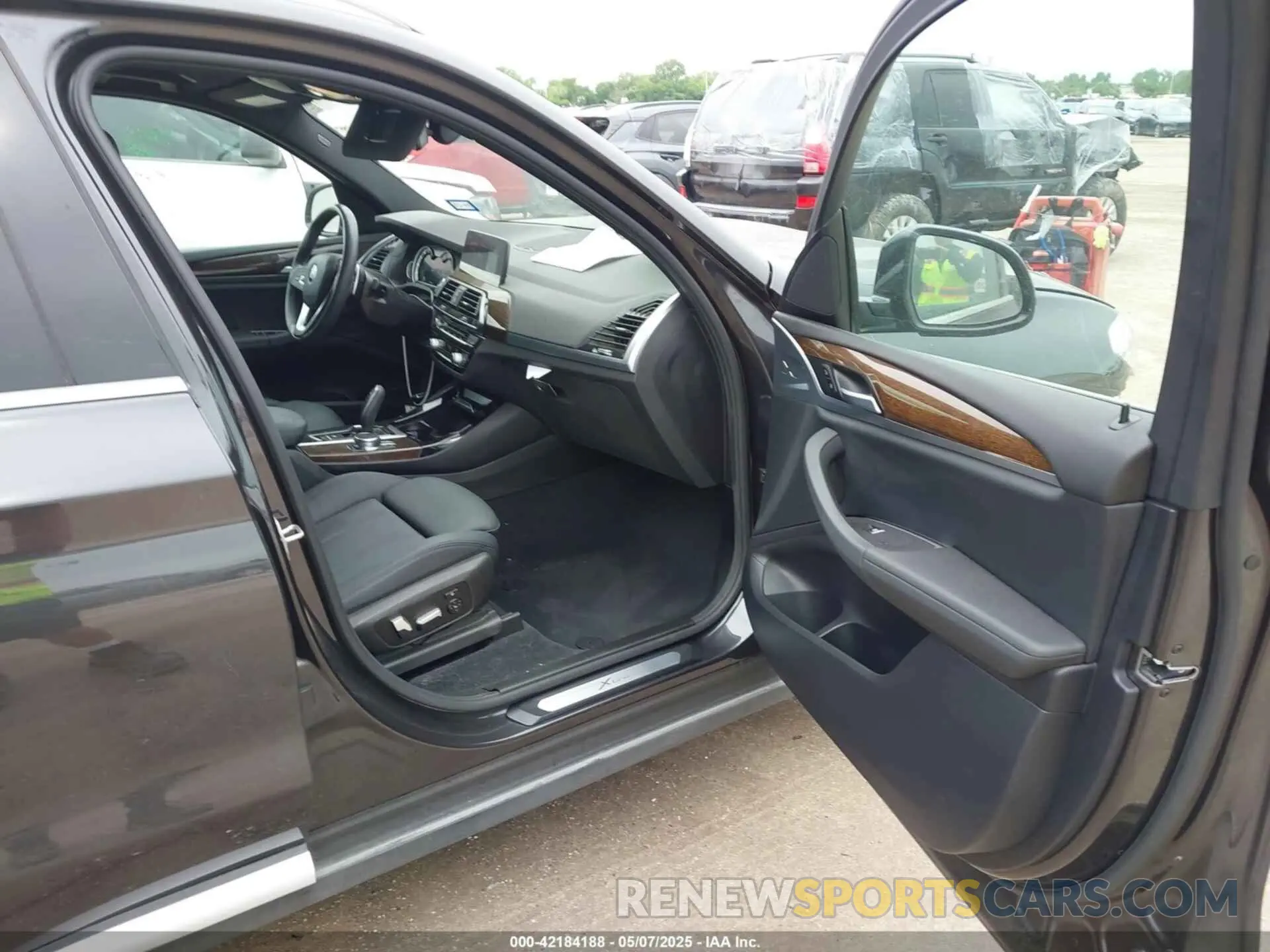 5 Photograph of a damaged car 5UXTR7C58KLE96414 BMW X3 2019