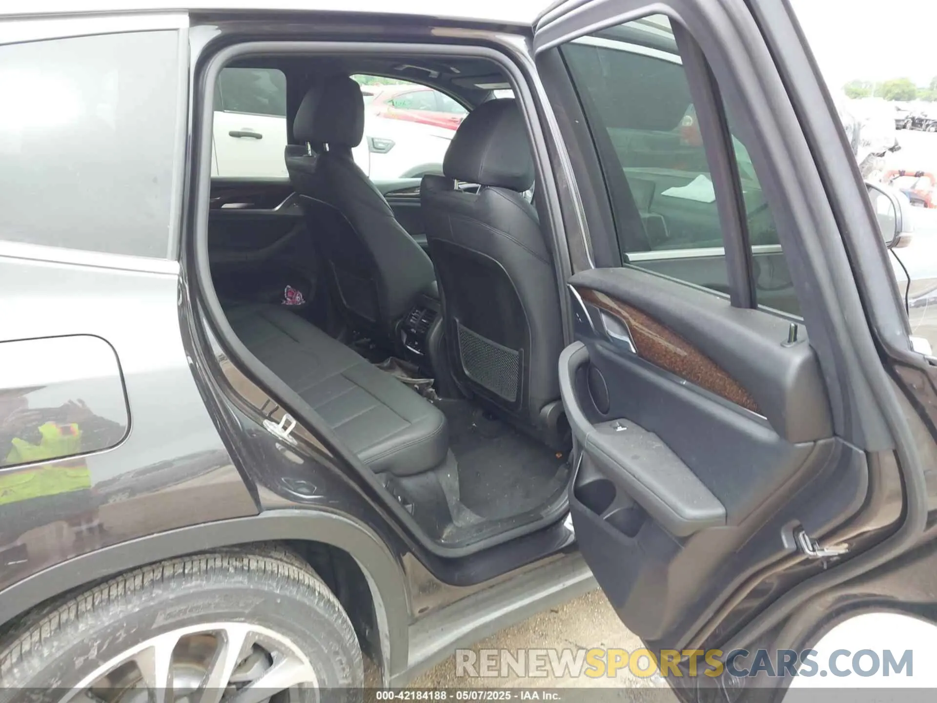 8 Photograph of a damaged car 5UXTR7C58KLE96414 BMW X3 2019