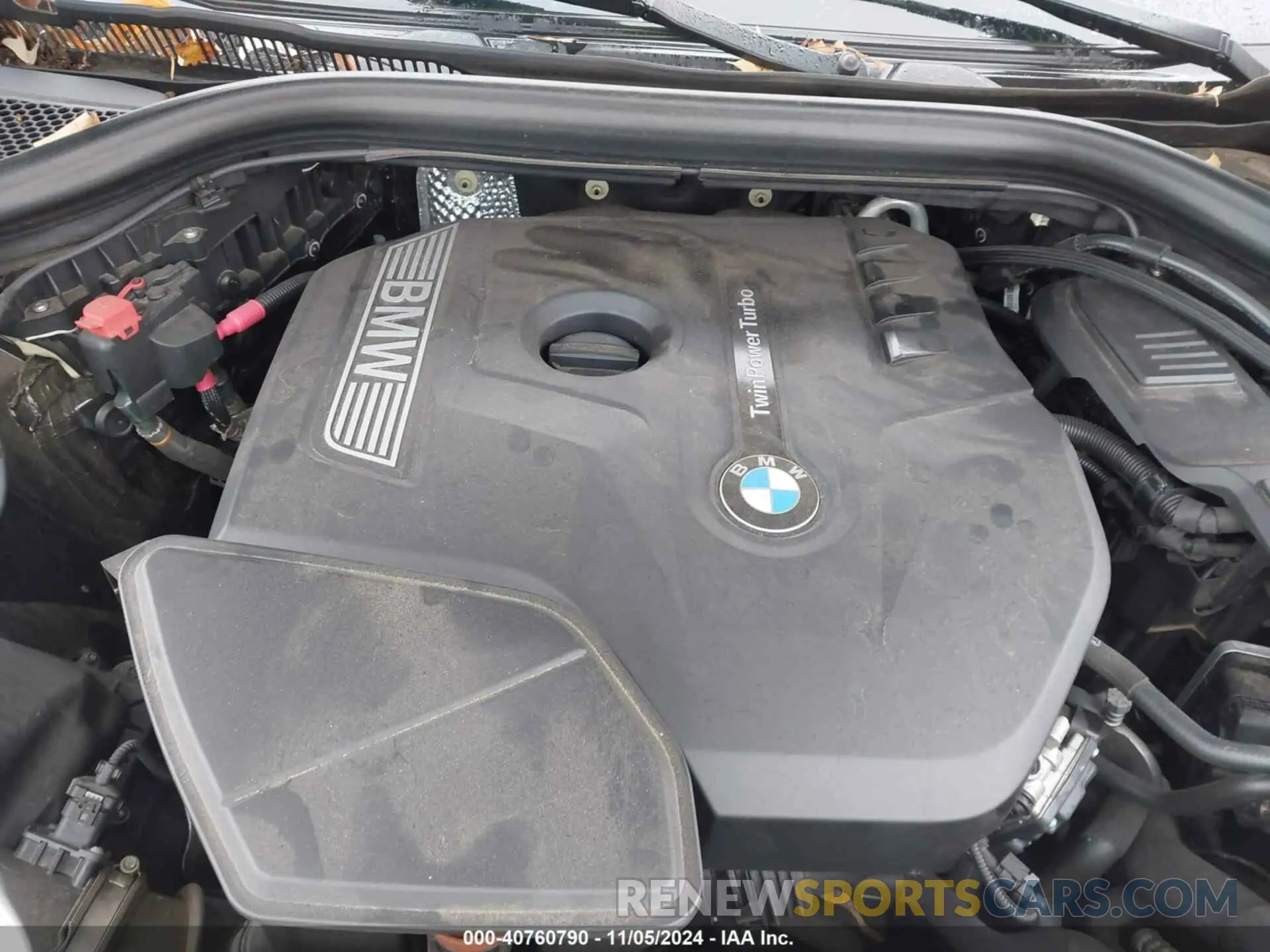 10 Photograph of a damaged car 5UXTR7C58KLF25524 BMW X3 2019