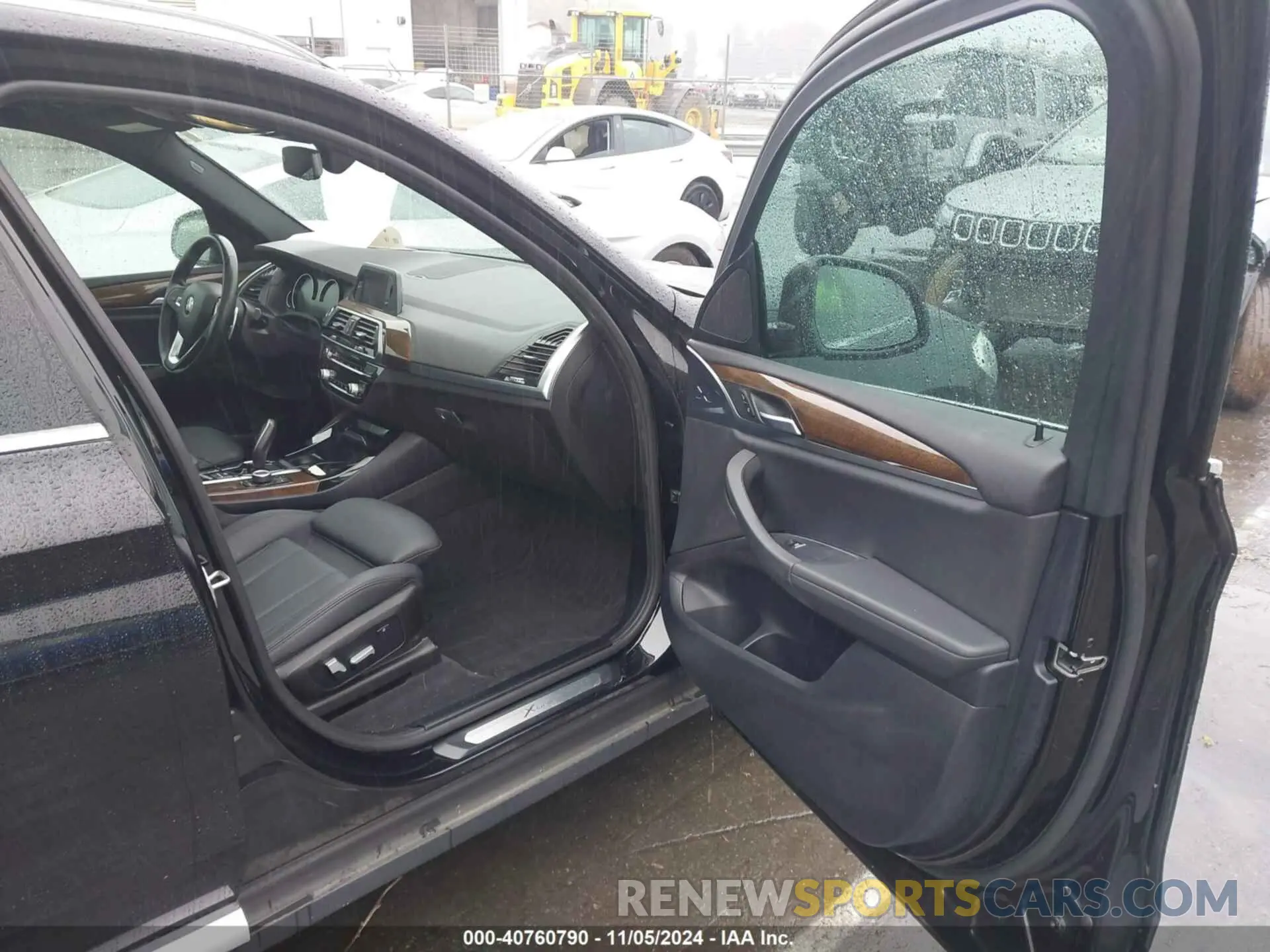 5 Photograph of a damaged car 5UXTR7C58KLF25524 BMW X3 2019