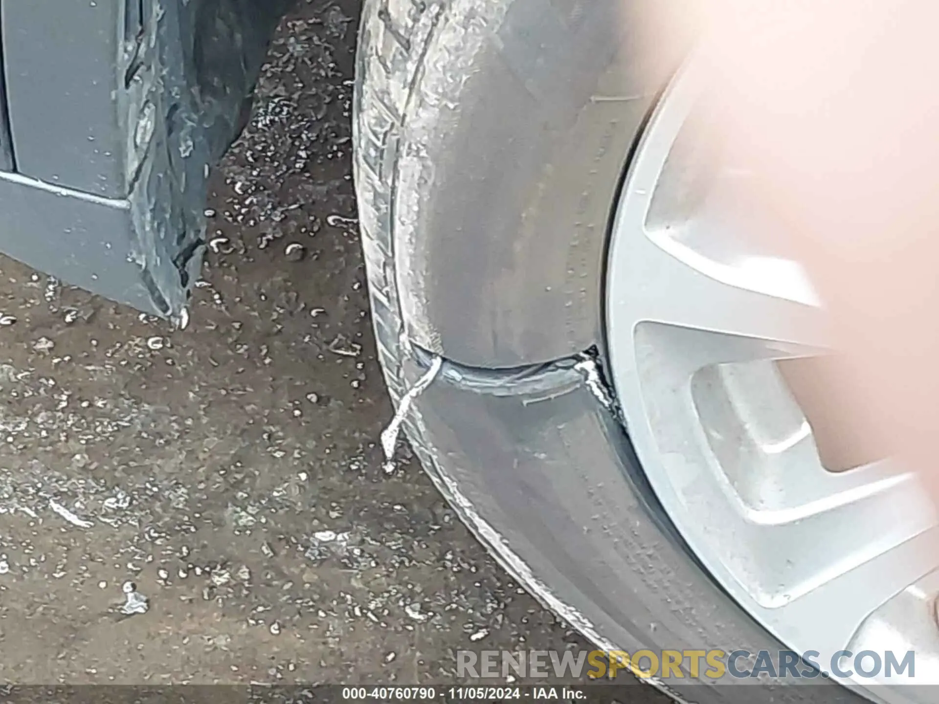 6 Photograph of a damaged car 5UXTR7C58KLF25524 BMW X3 2019