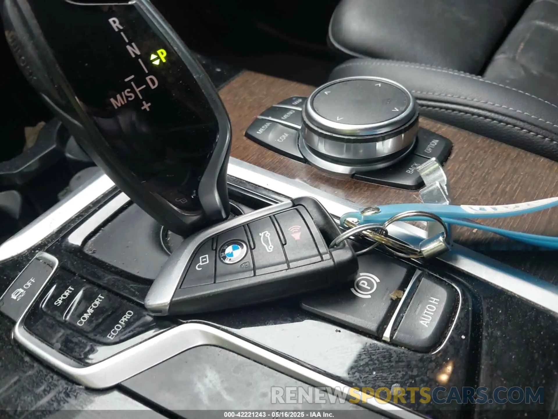 11 Photograph of a damaged car 5UXTR7C58KLF25975 BMW X3 2019