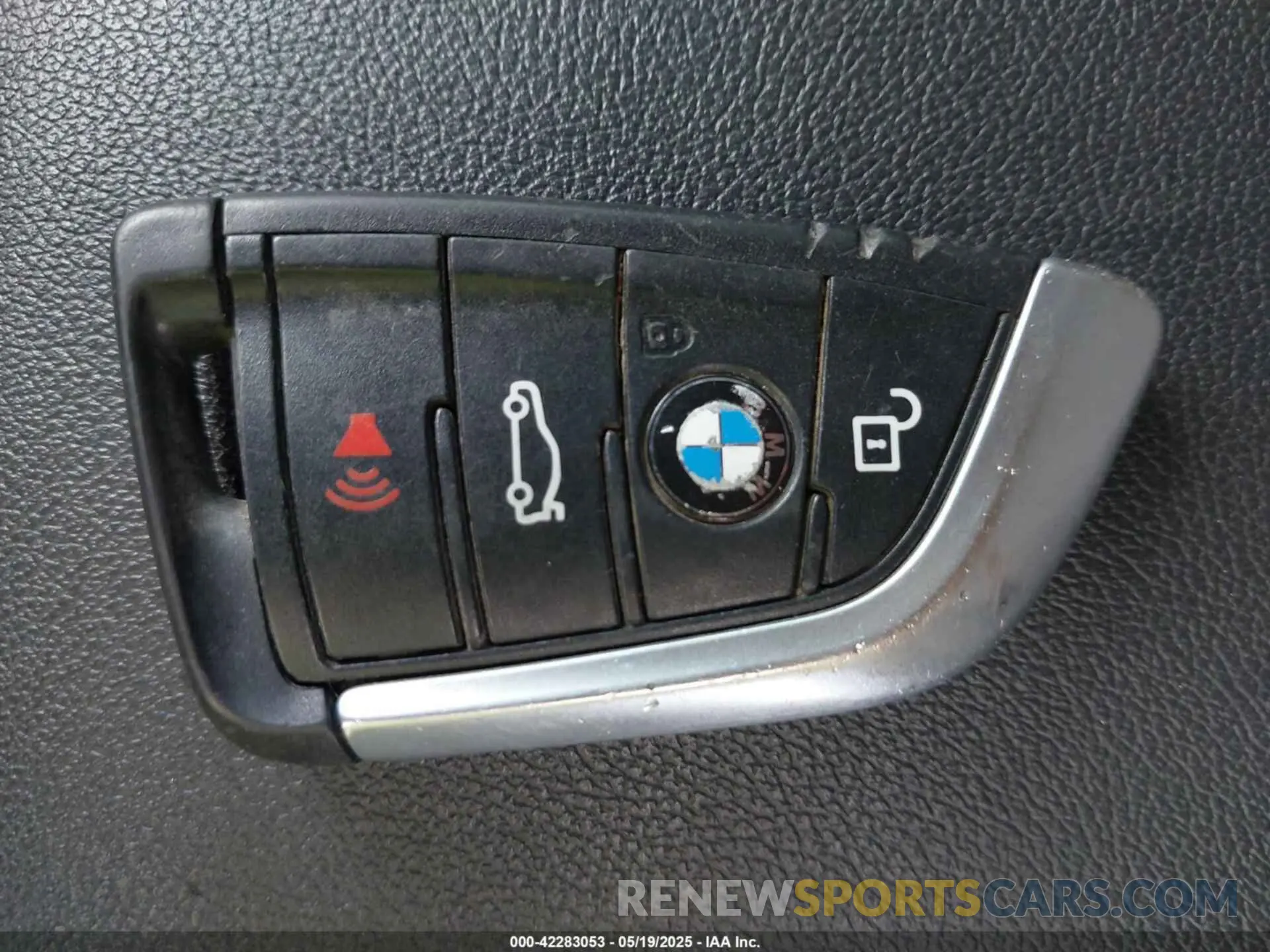 11 Photograph of a damaged car 5UXTR7C58KLF28178 BMW X3 2019