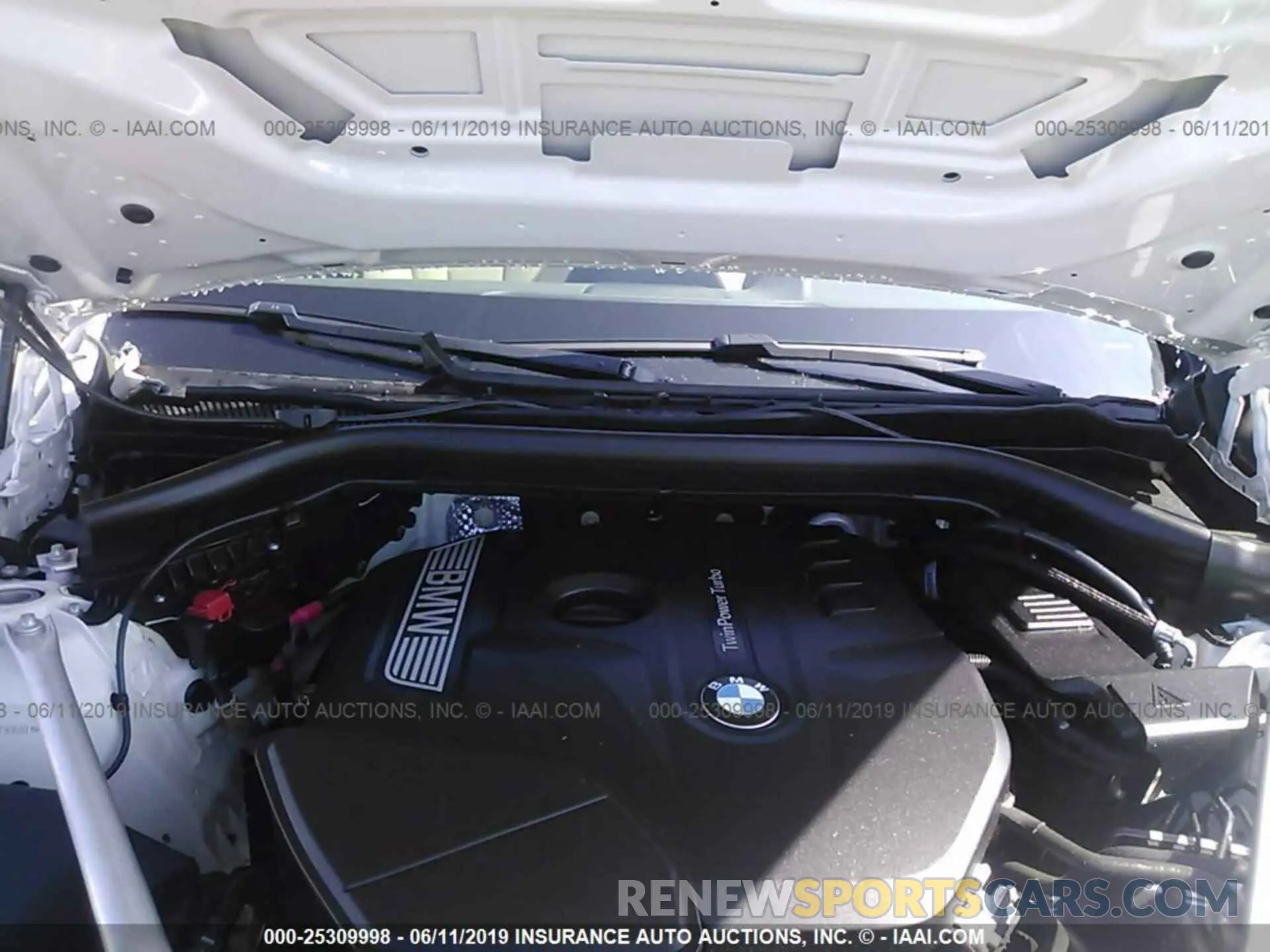10 Photograph of a damaged car 5UXTR7C58KLF29900 BMW X3 2019