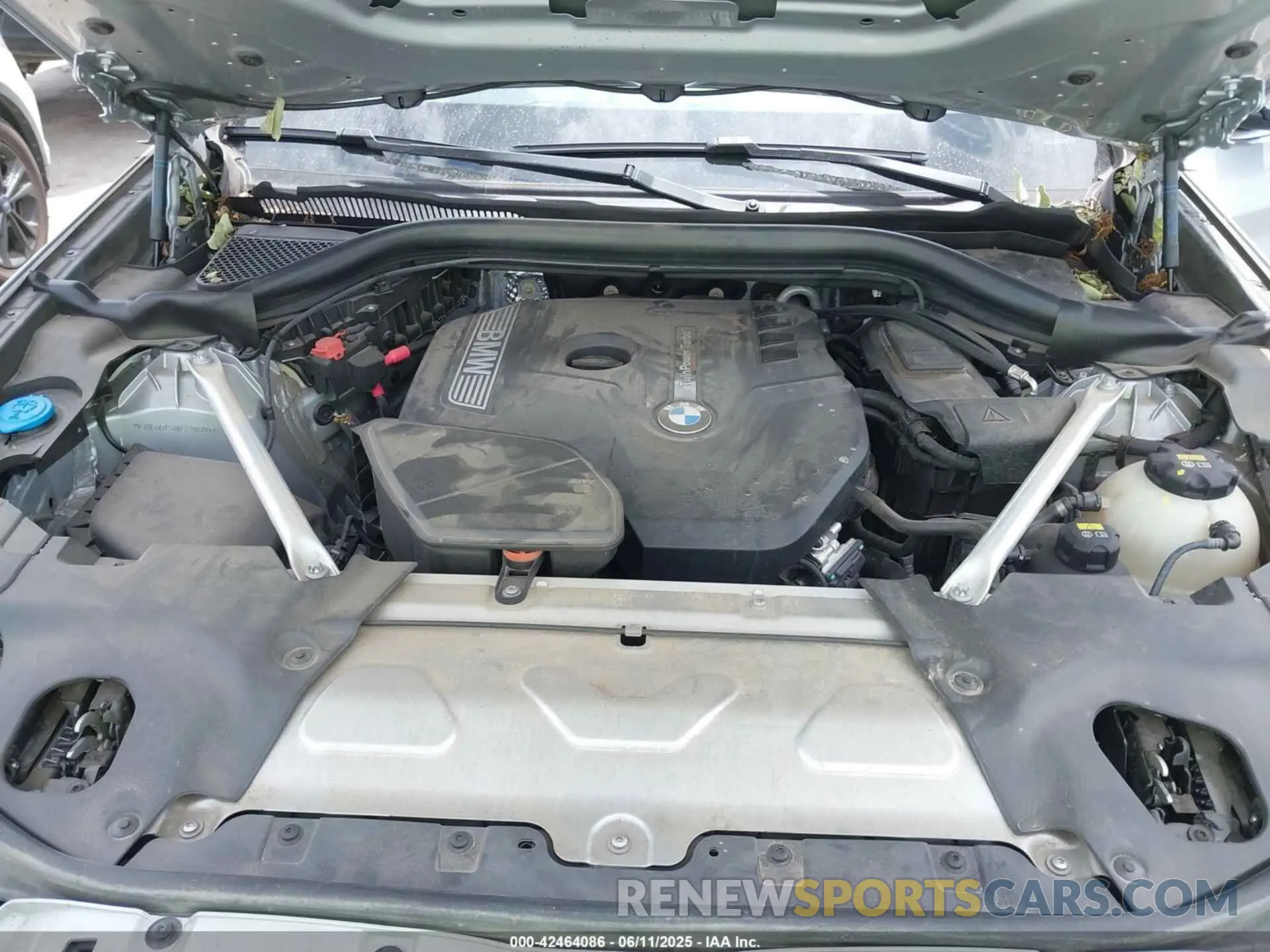 10 Photograph of a damaged car 5UXTR7C58KLF30870 BMW X3 2019