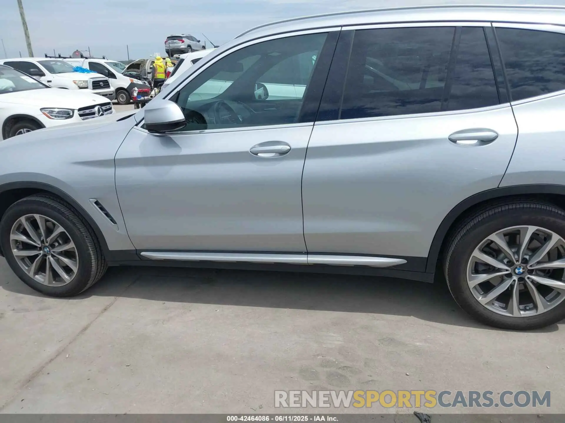 14 Photograph of a damaged car 5UXTR7C58KLF30870 BMW X3 2019