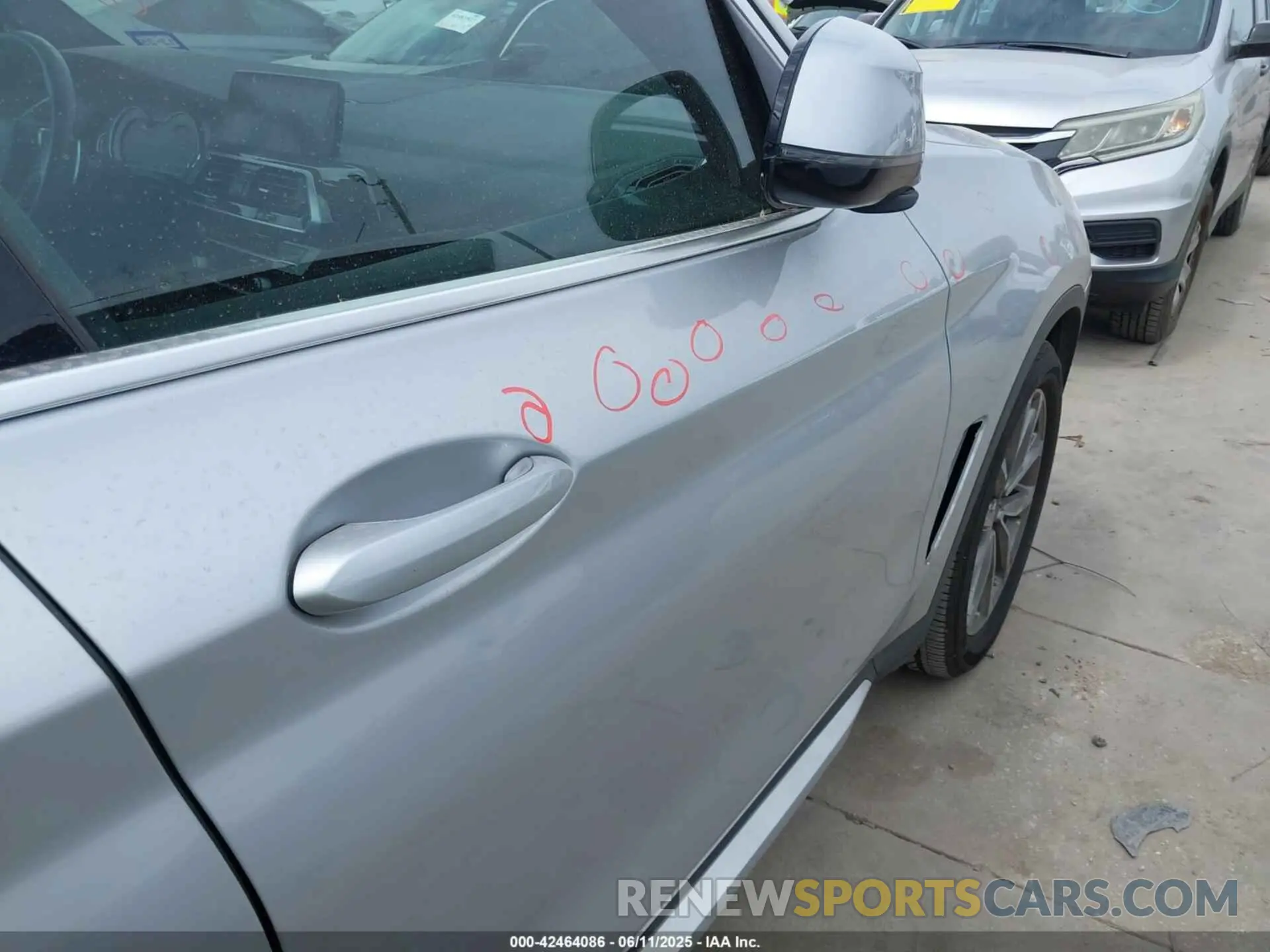 19 Photograph of a damaged car 5UXTR7C58KLF30870 BMW X3 2019