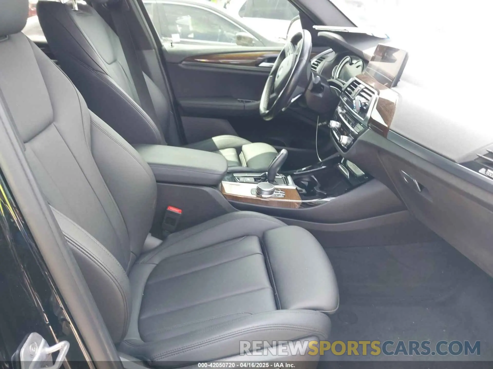 5 Photograph of a damaged car 5UXTR7C58KLR49721 BMW X3 2019