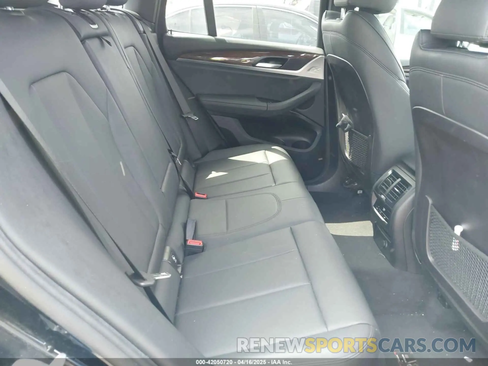 8 Photograph of a damaged car 5UXTR7C58KLR49721 BMW X3 2019