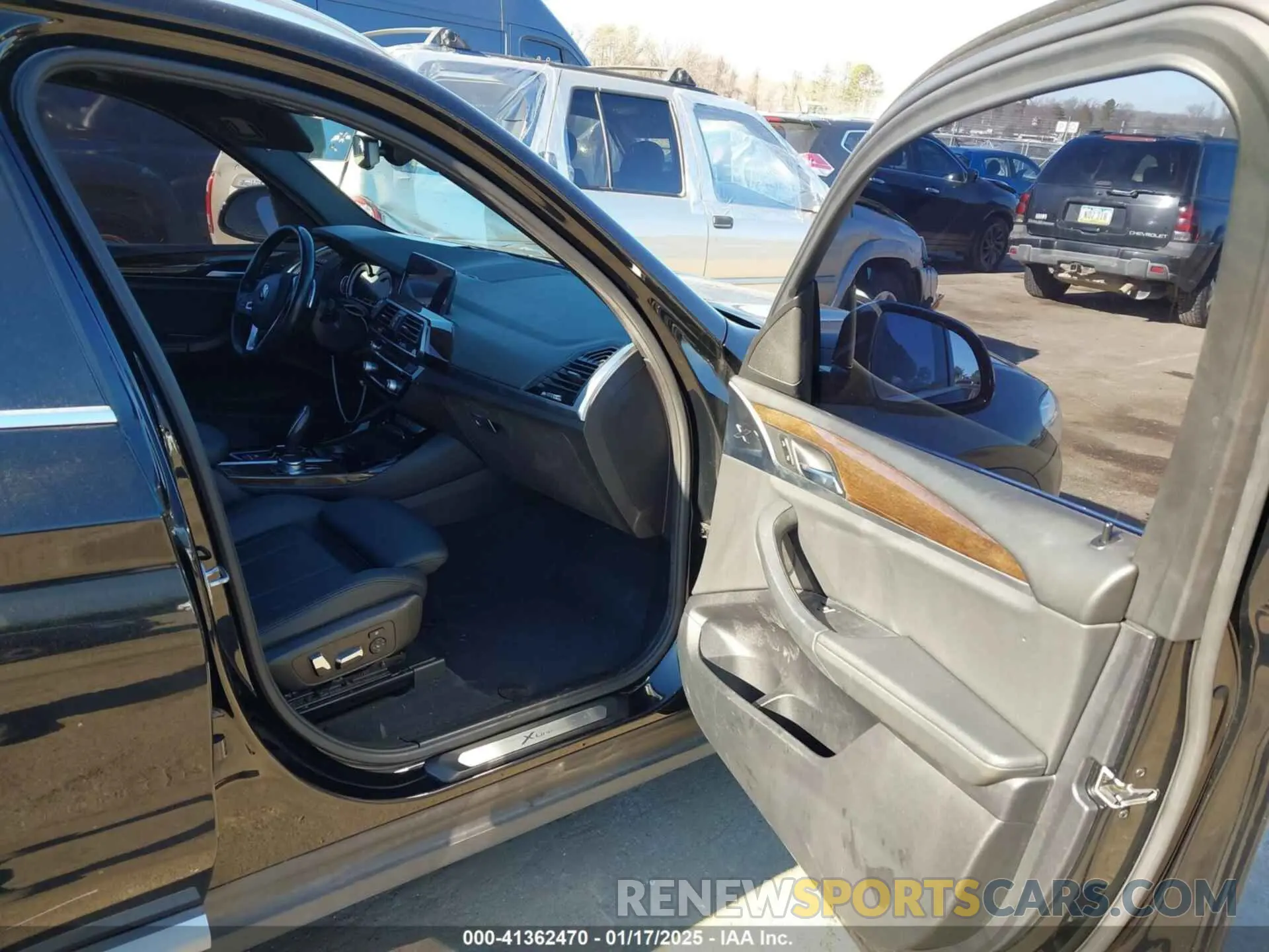 5 Photograph of a damaged car 5UXTR7C59KLE88287 BMW X3 2019