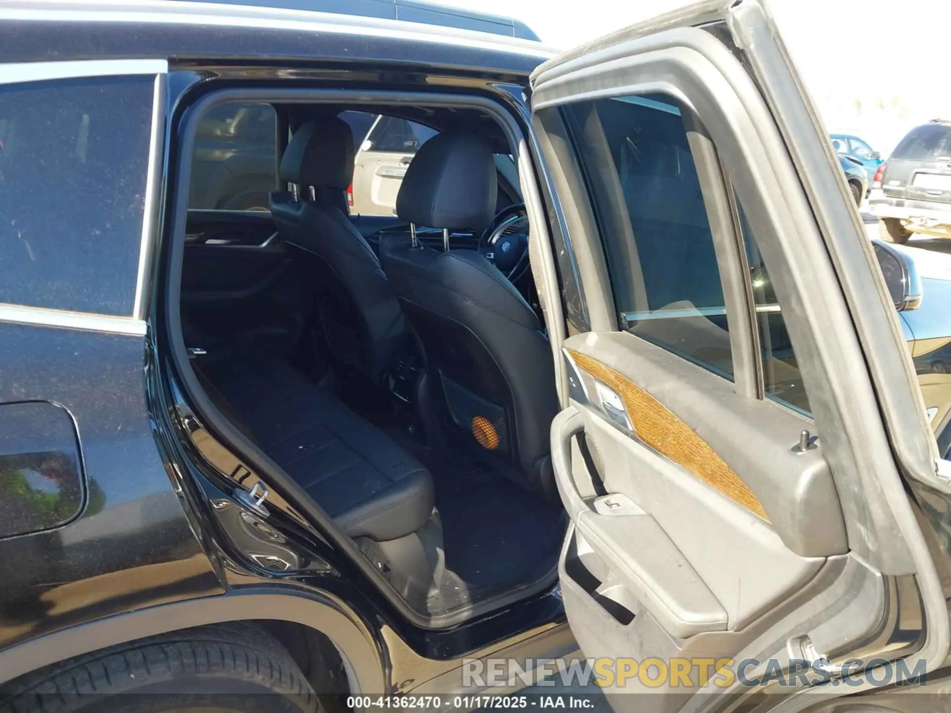 8 Photograph of a damaged car 5UXTR7C59KLE88287 BMW X3 2019