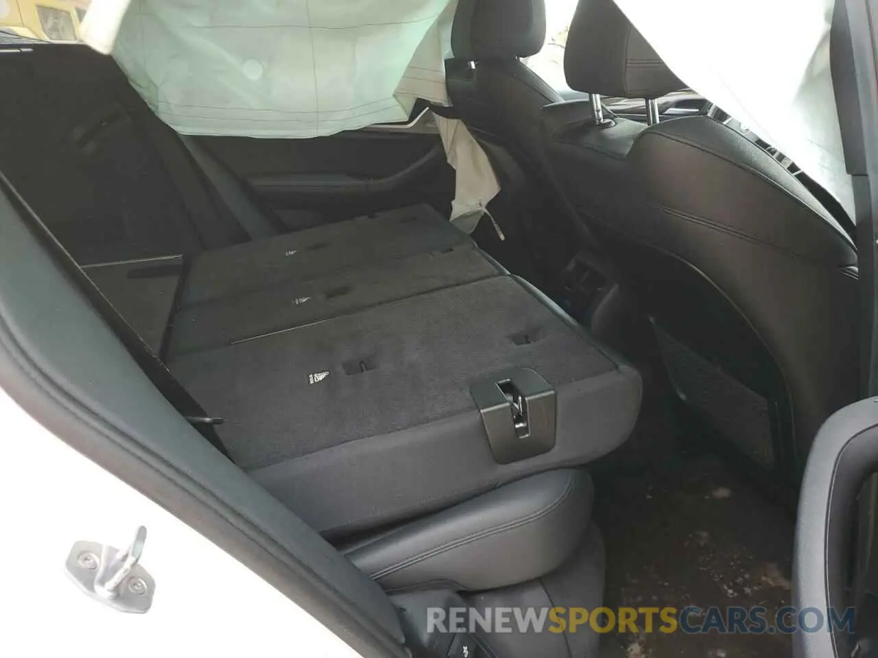 11 Photograph of a damaged car 5UXTR7C59KLF24852 BMW X3 2019