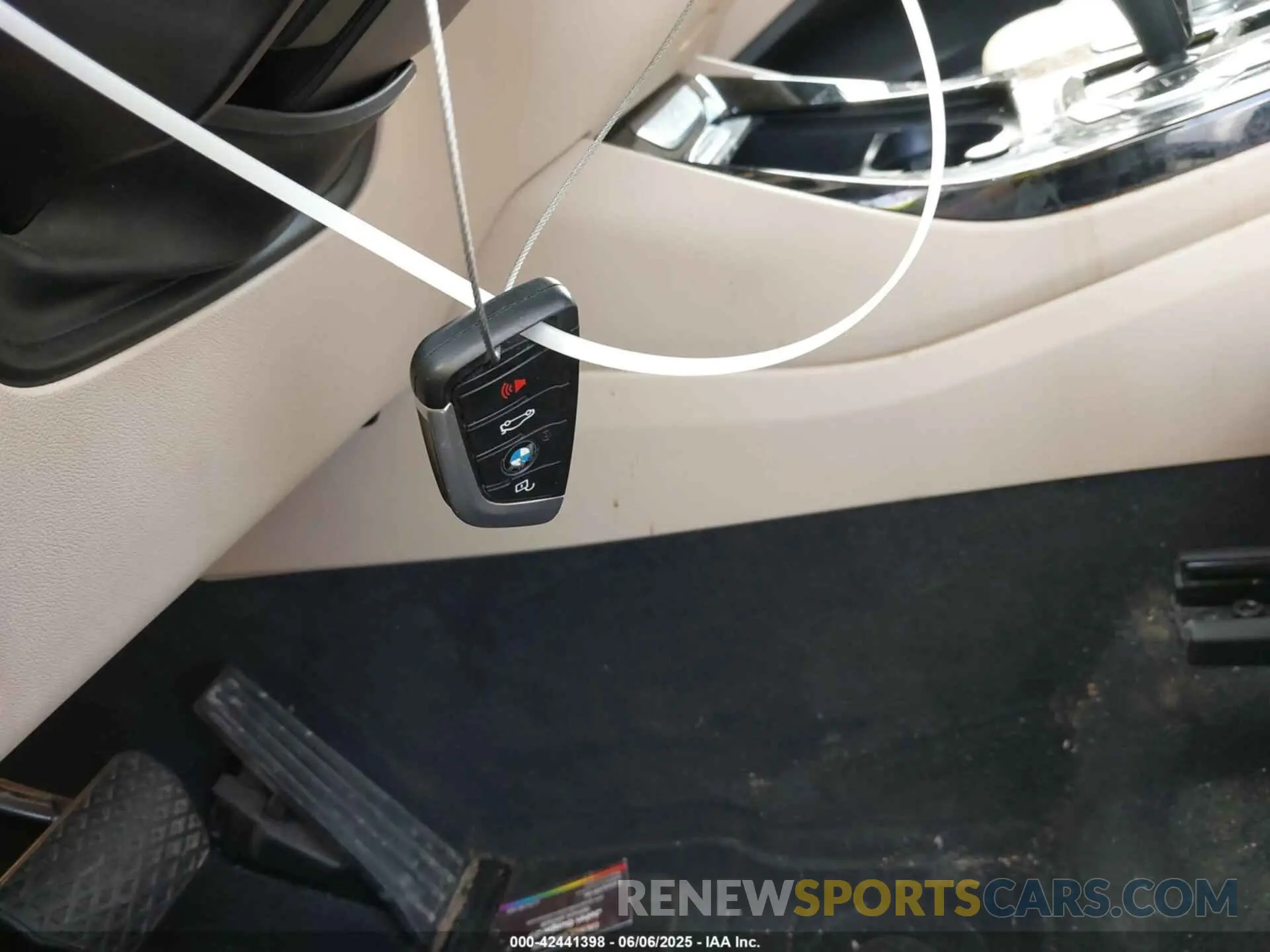 11 Photograph of a damaged car 5UXTR7C59KLF36855 BMW X3 2019