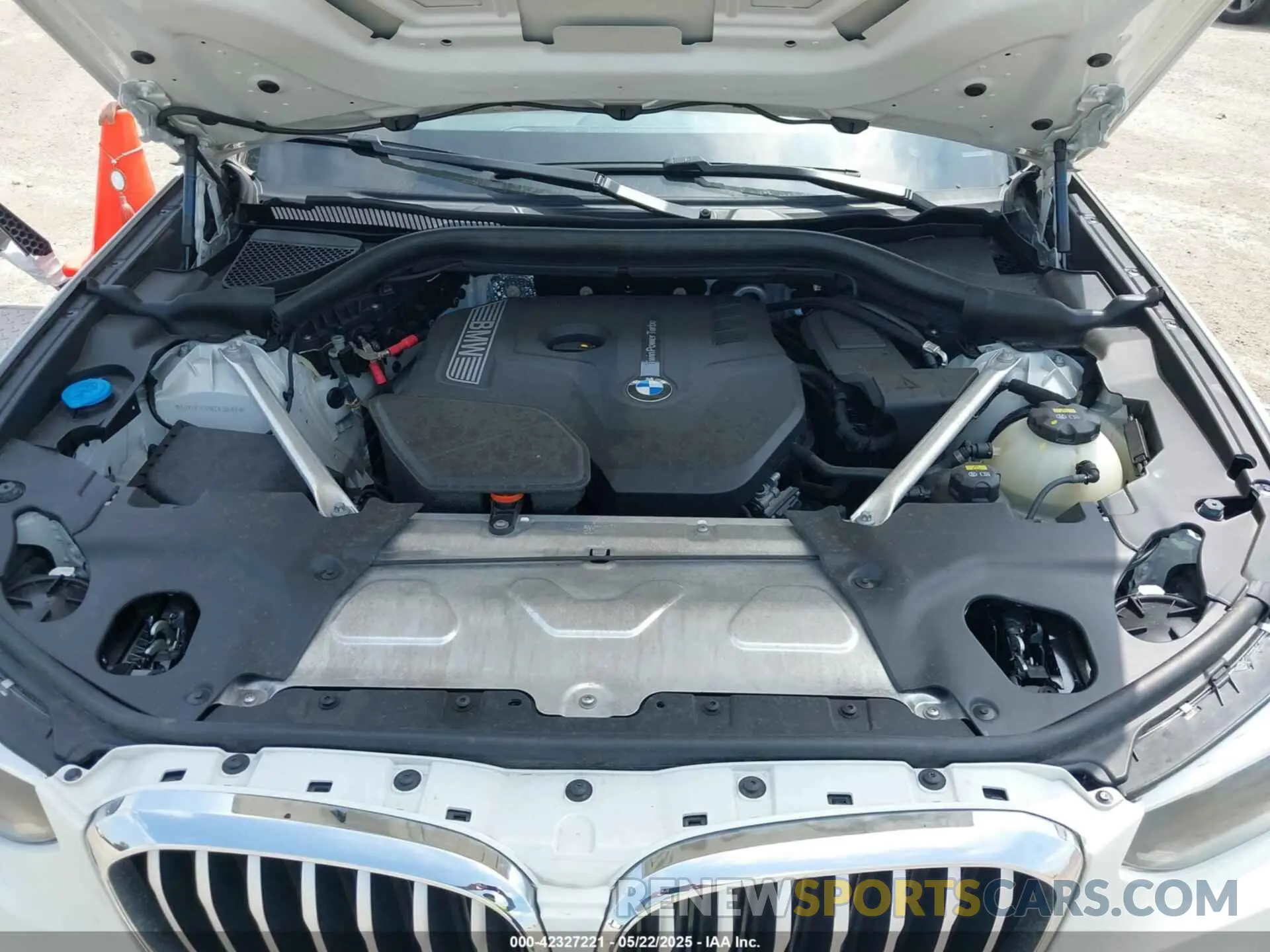 10 Photograph of a damaged car 5UXTR7C59KLR38680 BMW X3 2019