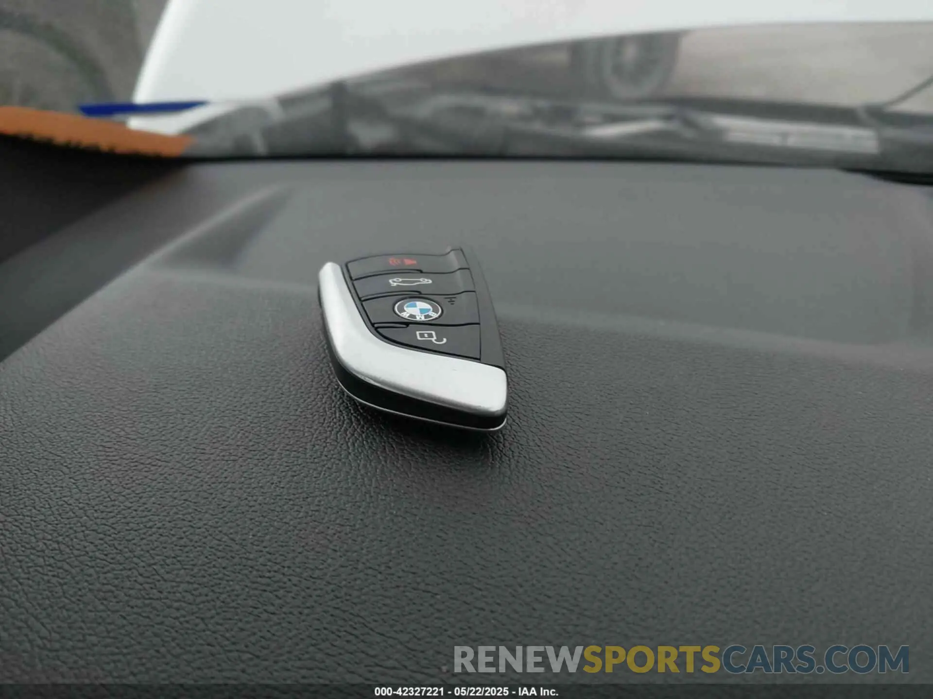 11 Photograph of a damaged car 5UXTR7C59KLR38680 BMW X3 2019