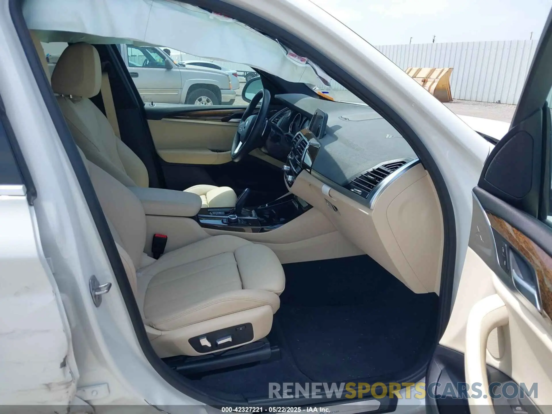 5 Photograph of a damaged car 5UXTR7C59KLR38680 BMW X3 2019