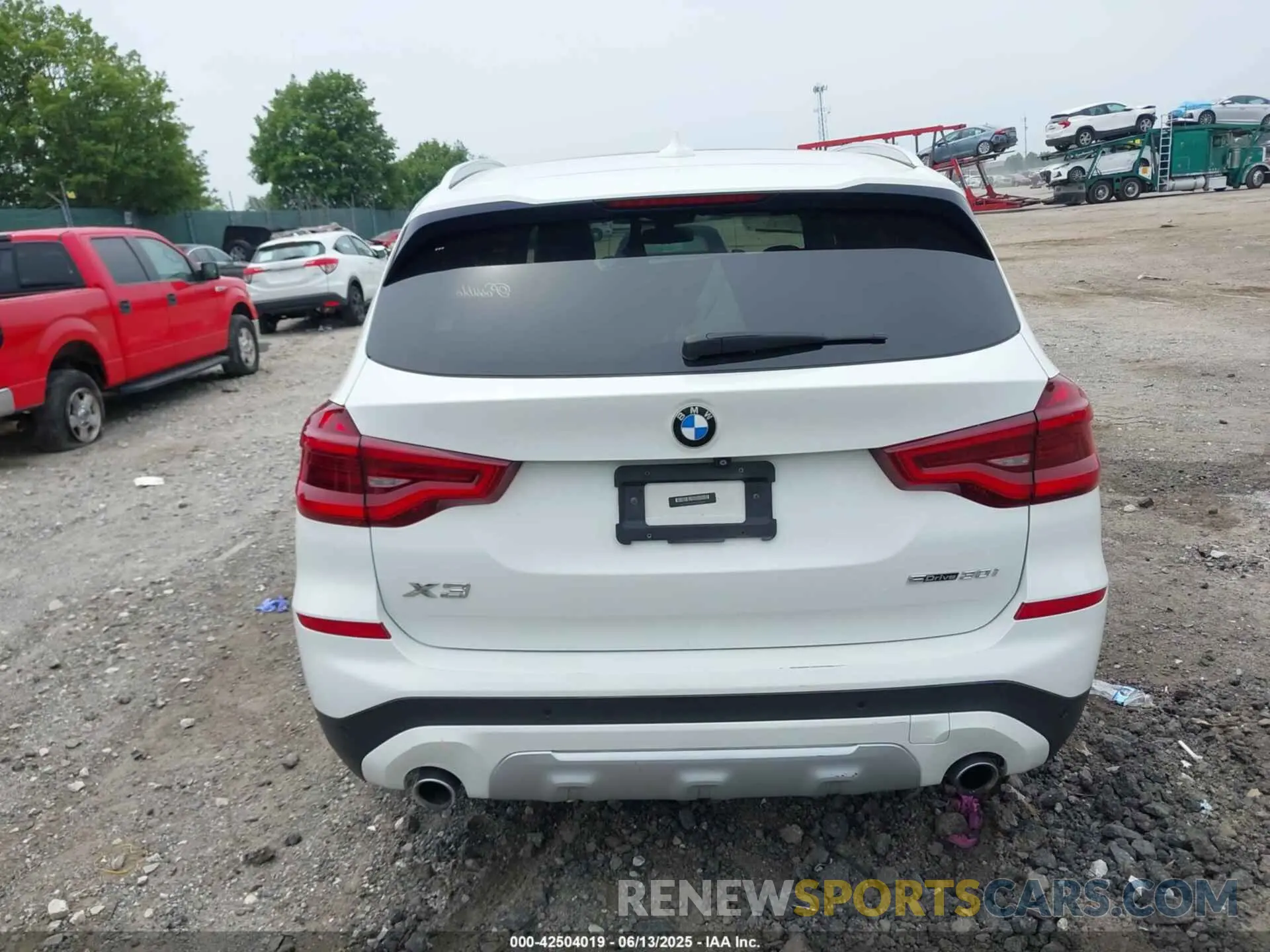 15 Photograph of a damaged car 5UXTR7C59KLR39960 BMW X3 2019
