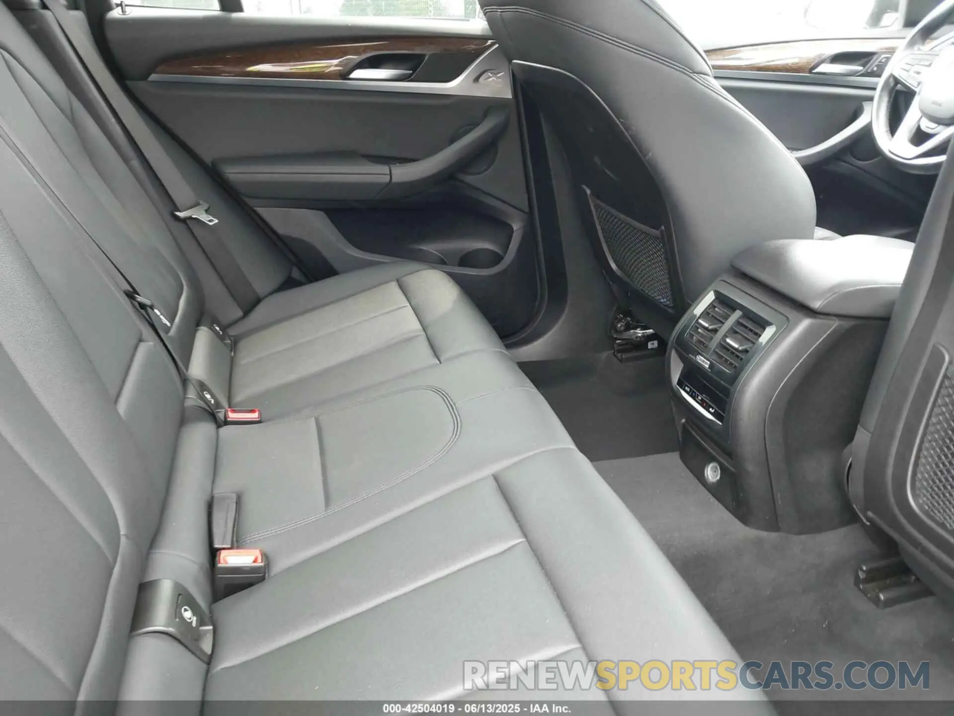 8 Photograph of a damaged car 5UXTR7C59KLR39960 BMW X3 2019