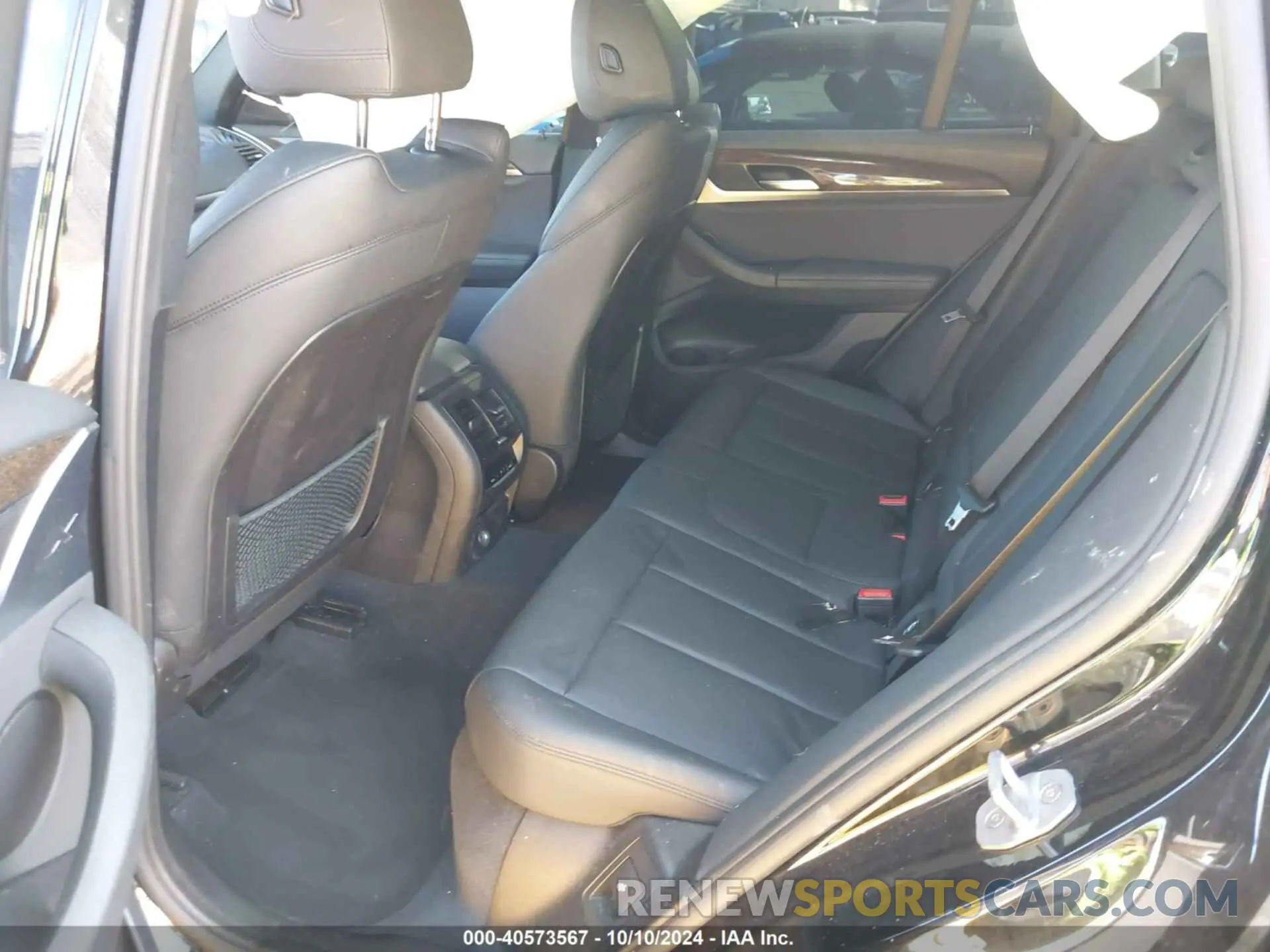 8 Photograph of a damaged car 5UXTR7C59KLR43667 BMW X3 2019