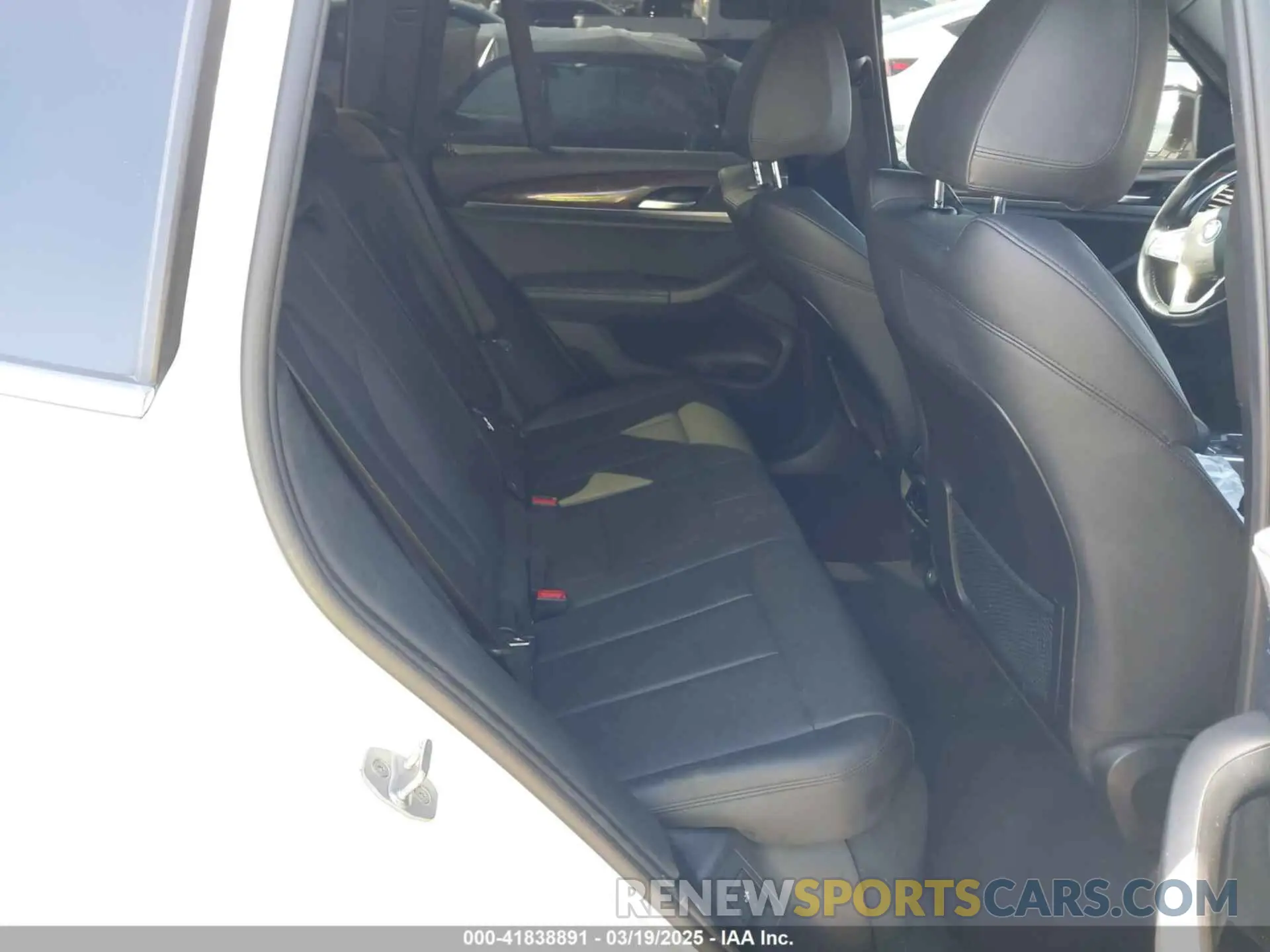 8 Photograph of a damaged car 5UXTR7C59KLR44964 BMW X3 2019