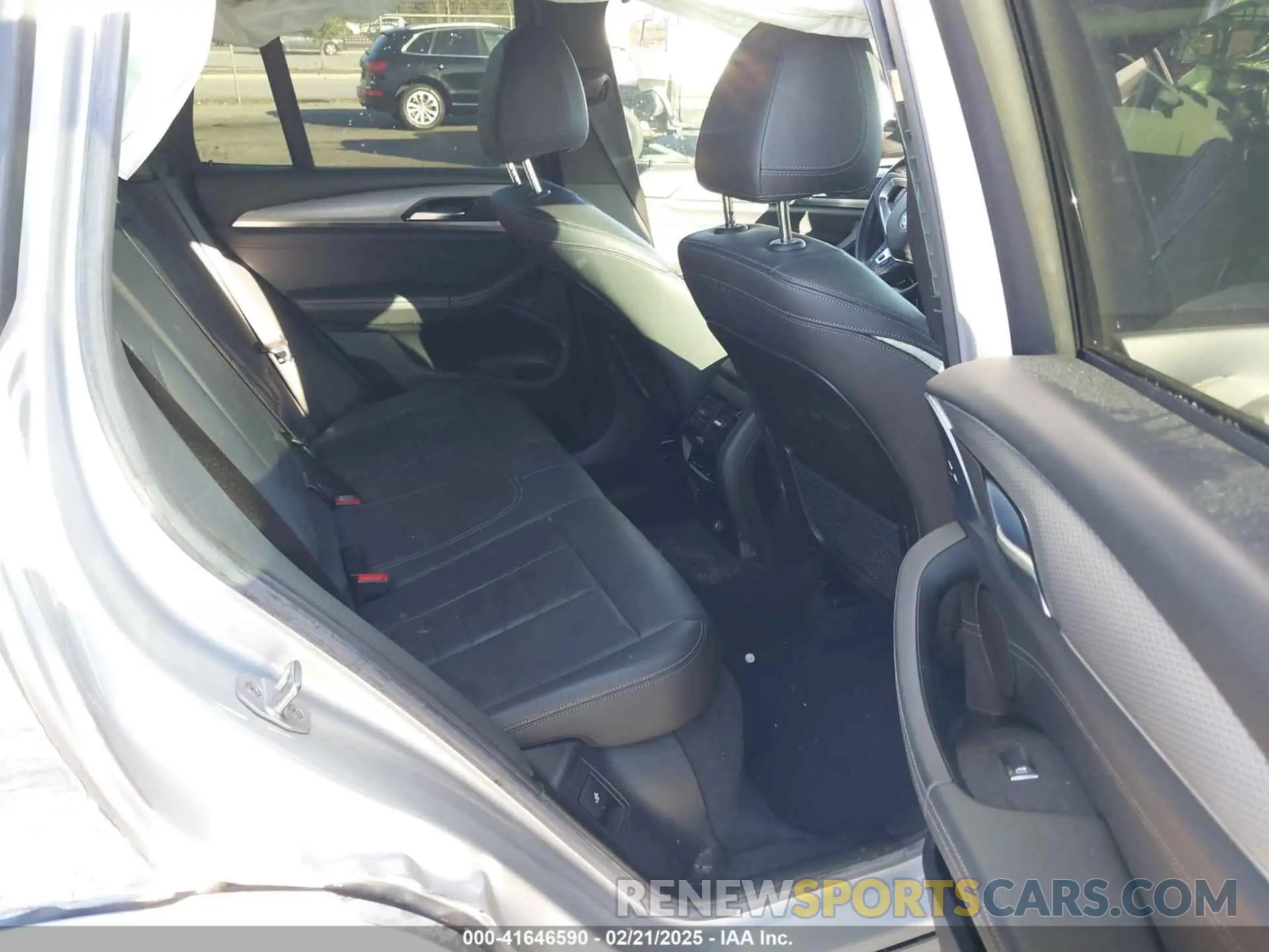 8 Photograph of a damaged car 5UXTR7C59KLR50294 BMW X3 2019