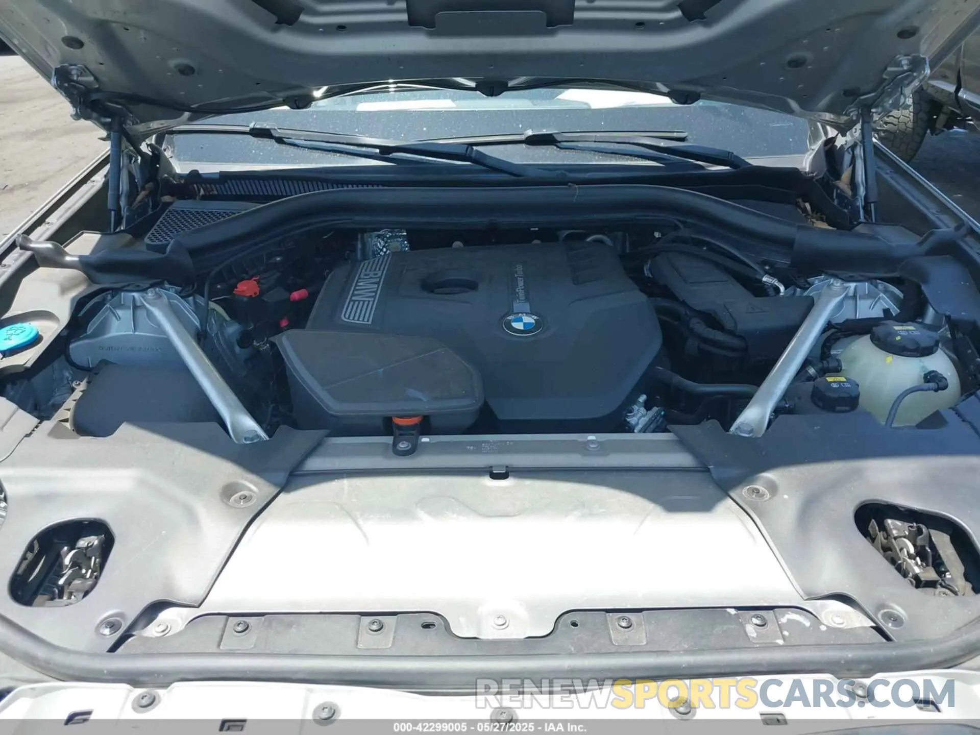 10 Photograph of a damaged car 5UXTR7C59KLR51736 BMW X3 2019