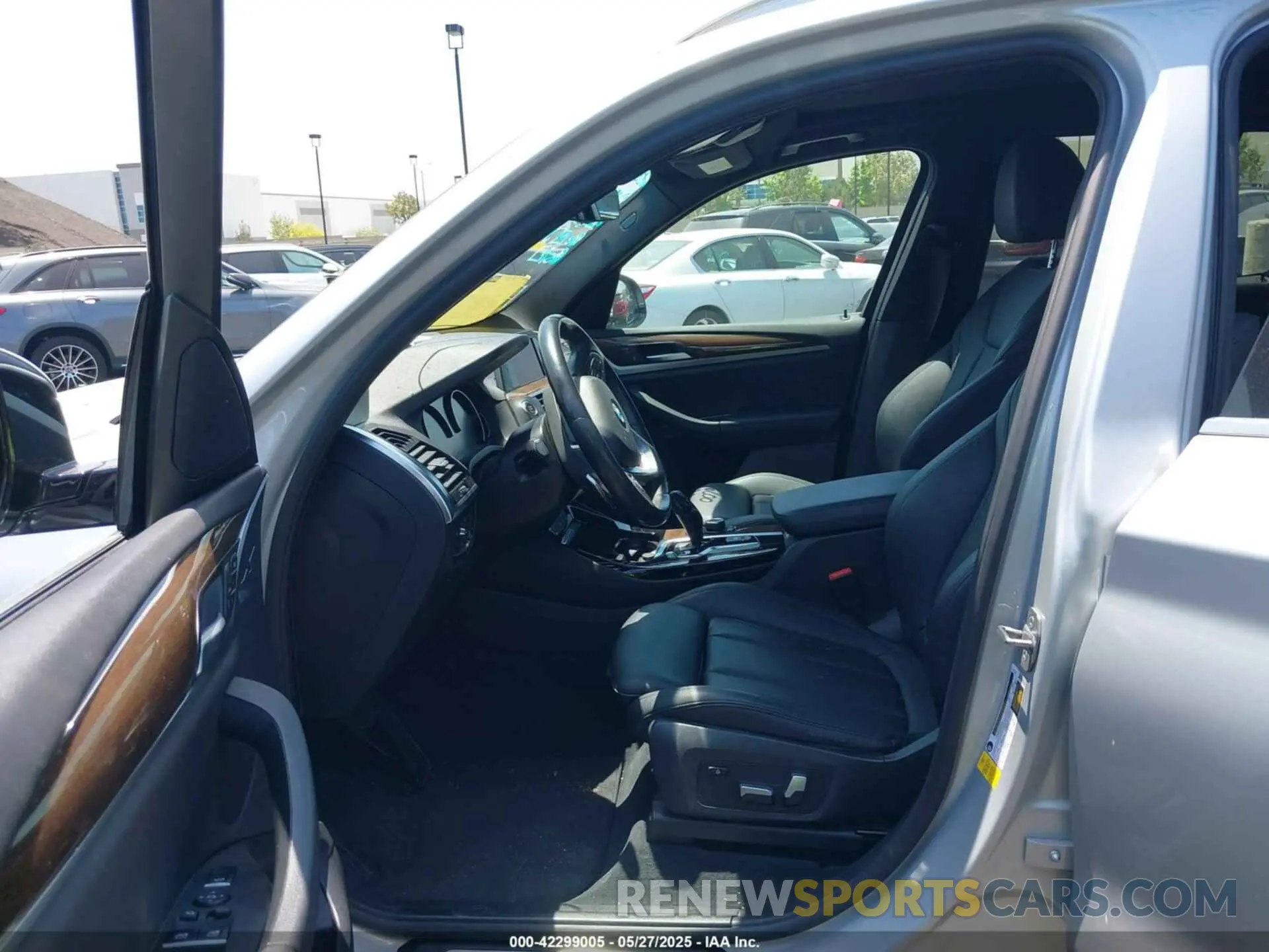 5 Photograph of a damaged car 5UXTR7C59KLR51736 BMW X3 2019
