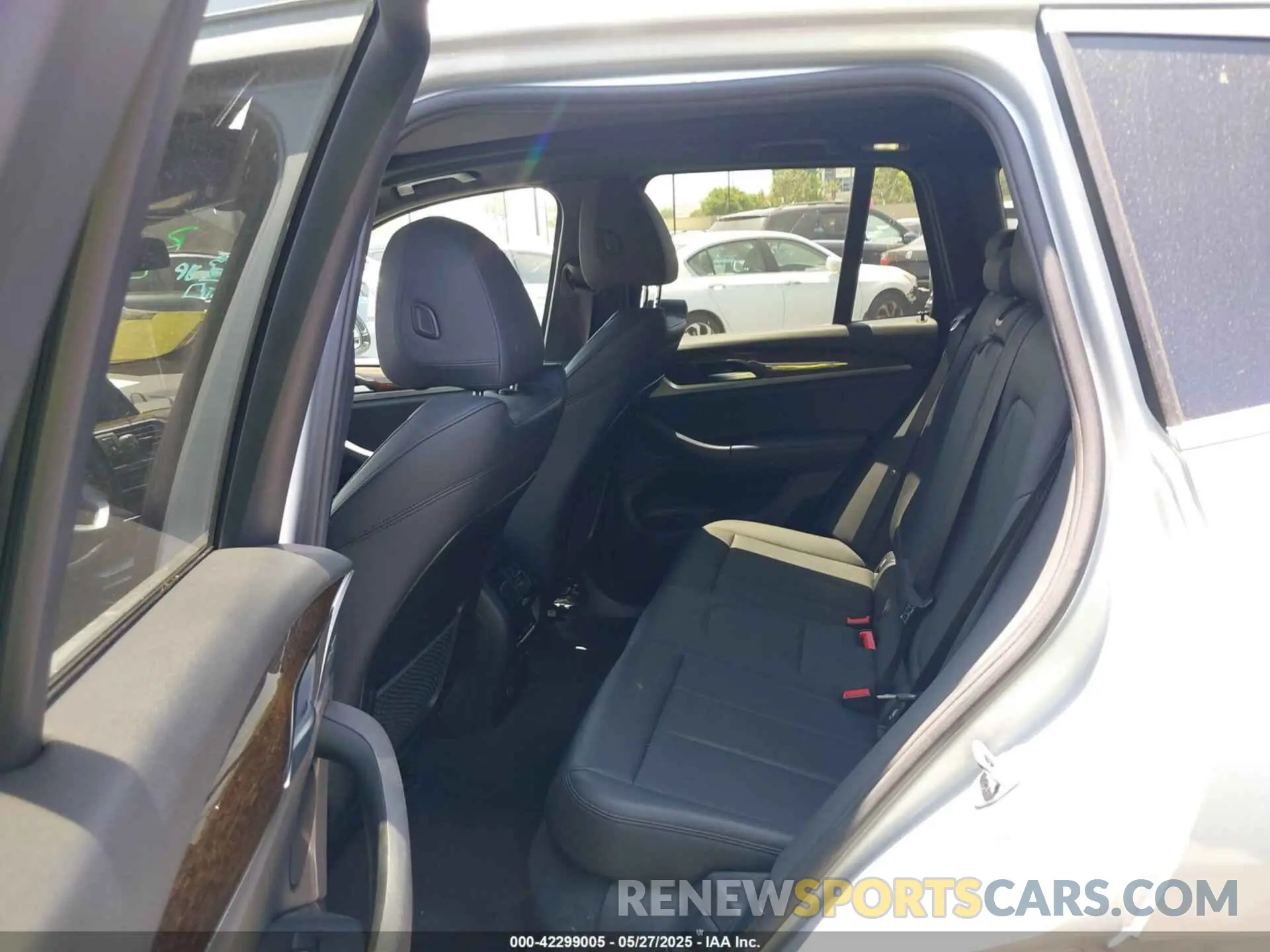 8 Photograph of a damaged car 5UXTR7C59KLR51736 BMW X3 2019