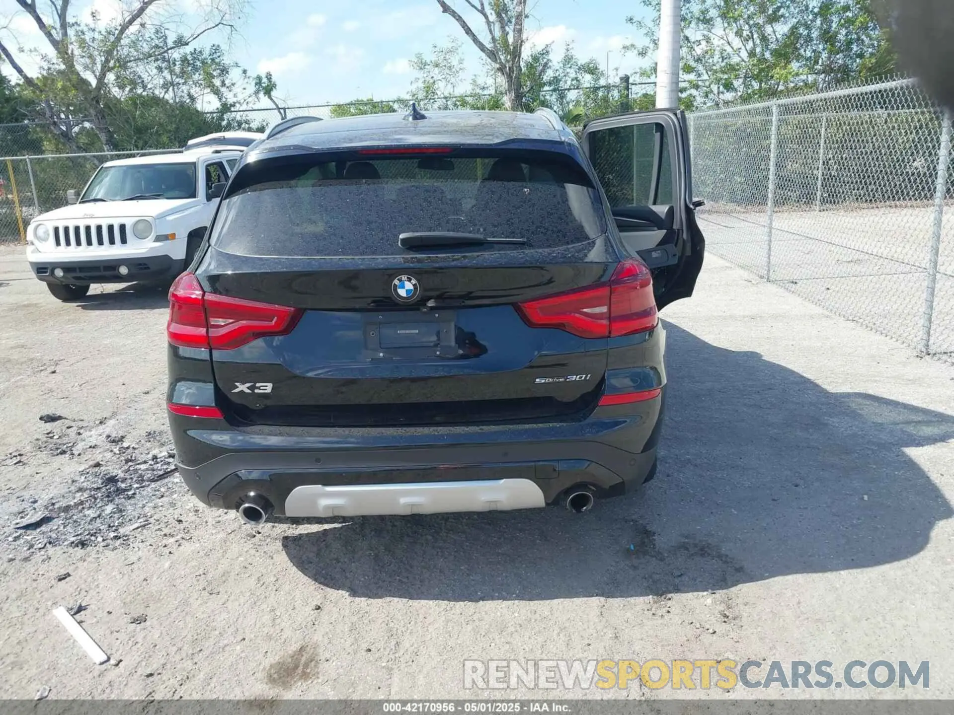 16 Photograph of a damaged car 5UXTR7C5XKLF29686 BMW X3 2019