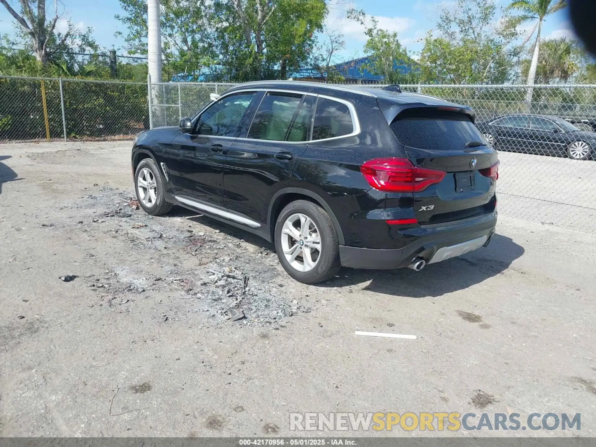 3 Photograph of a damaged car 5UXTR7C5XKLF29686 BMW X3 2019