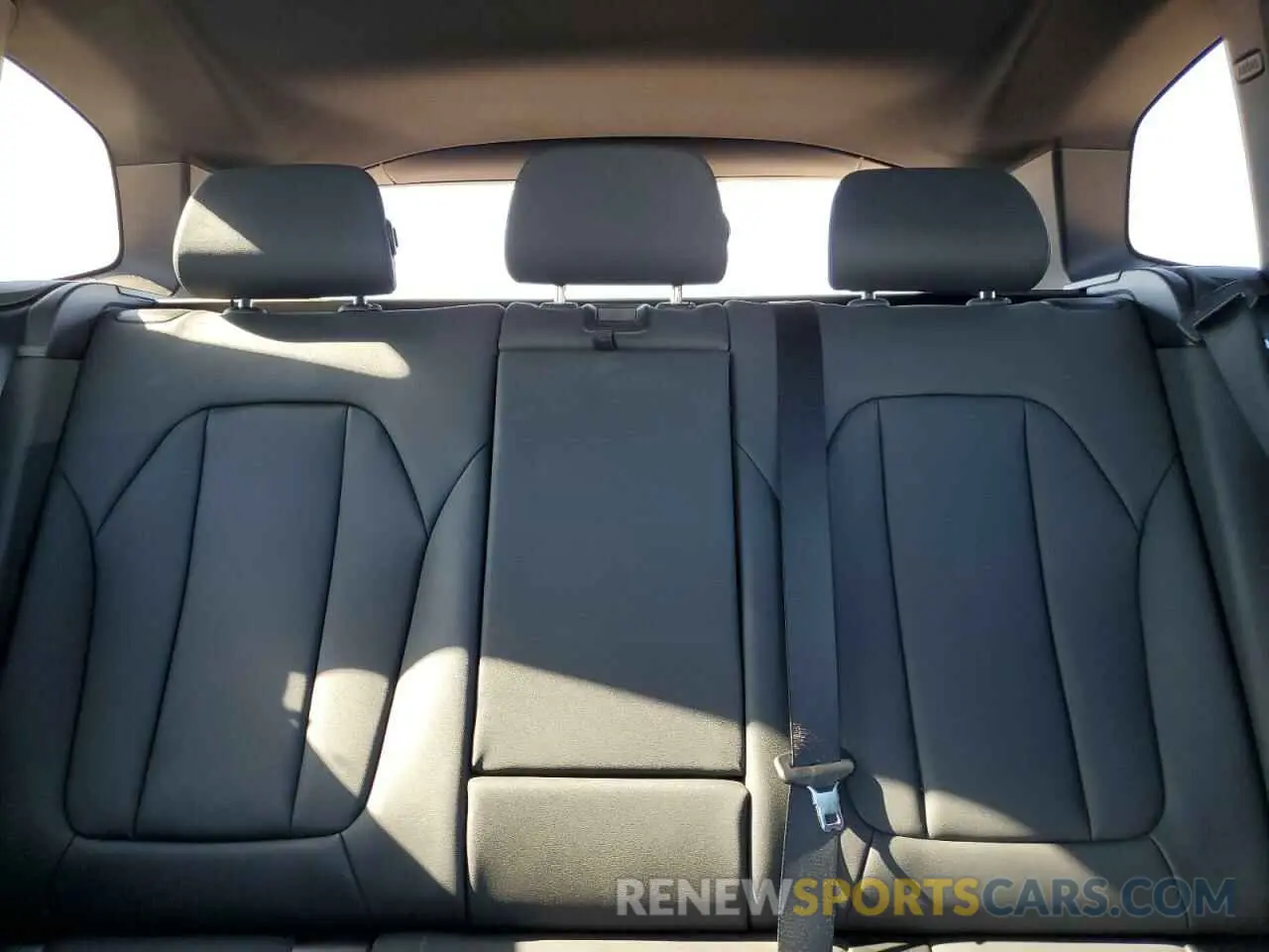 10 Photograph of a damaged car 5UXTR7C5XKLF33401 BMW X3 2019